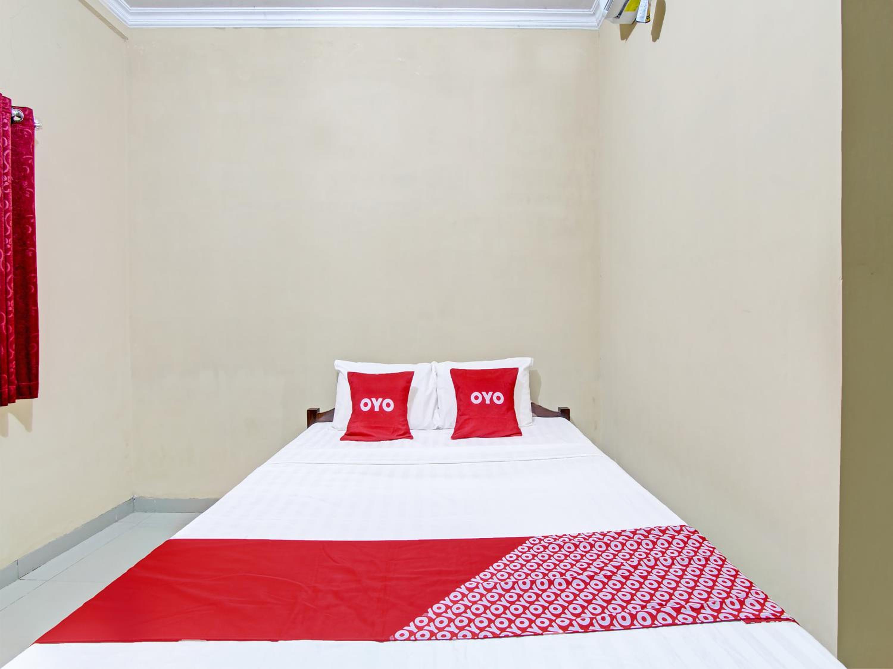 Deluxe King Room - Photo 10
