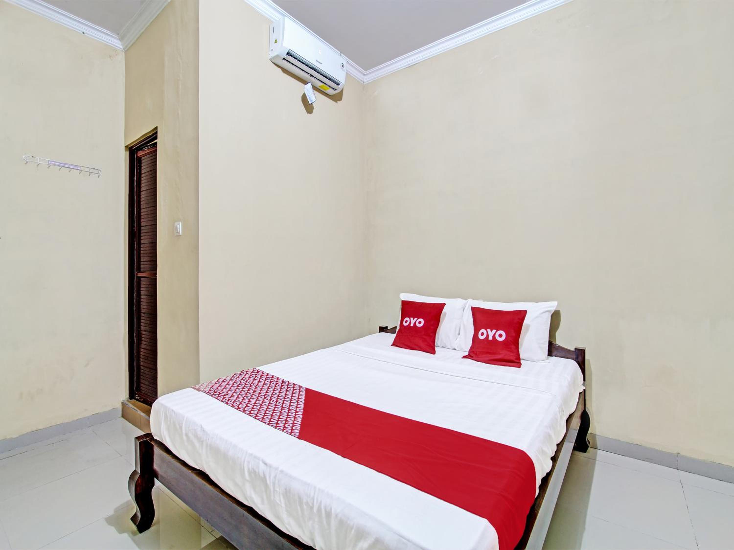 Deluxe King Room - Photo 11