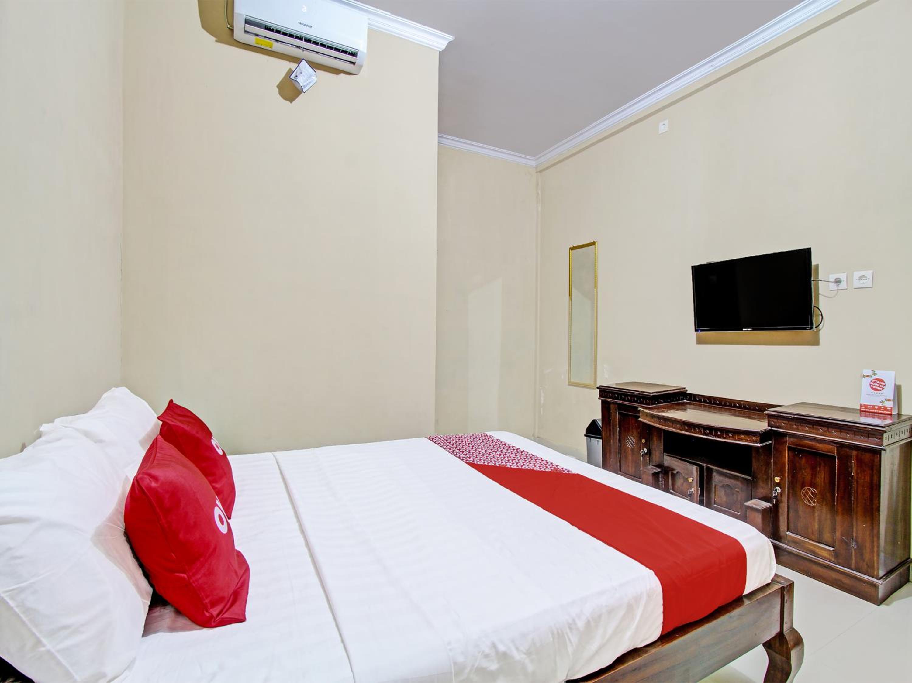 Deluxe King Room - Photo 12