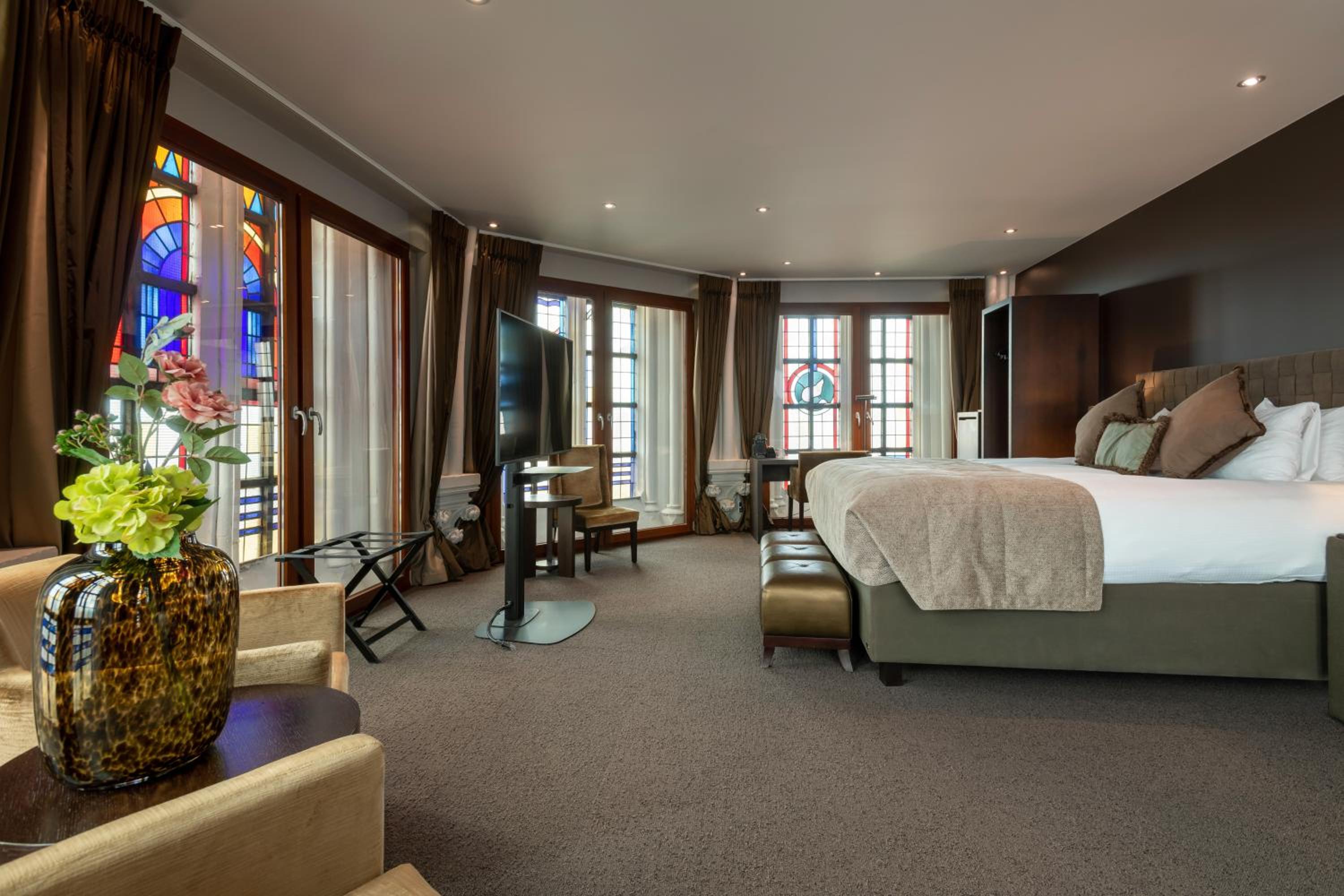 Junior Suite in Church area - Photo 2