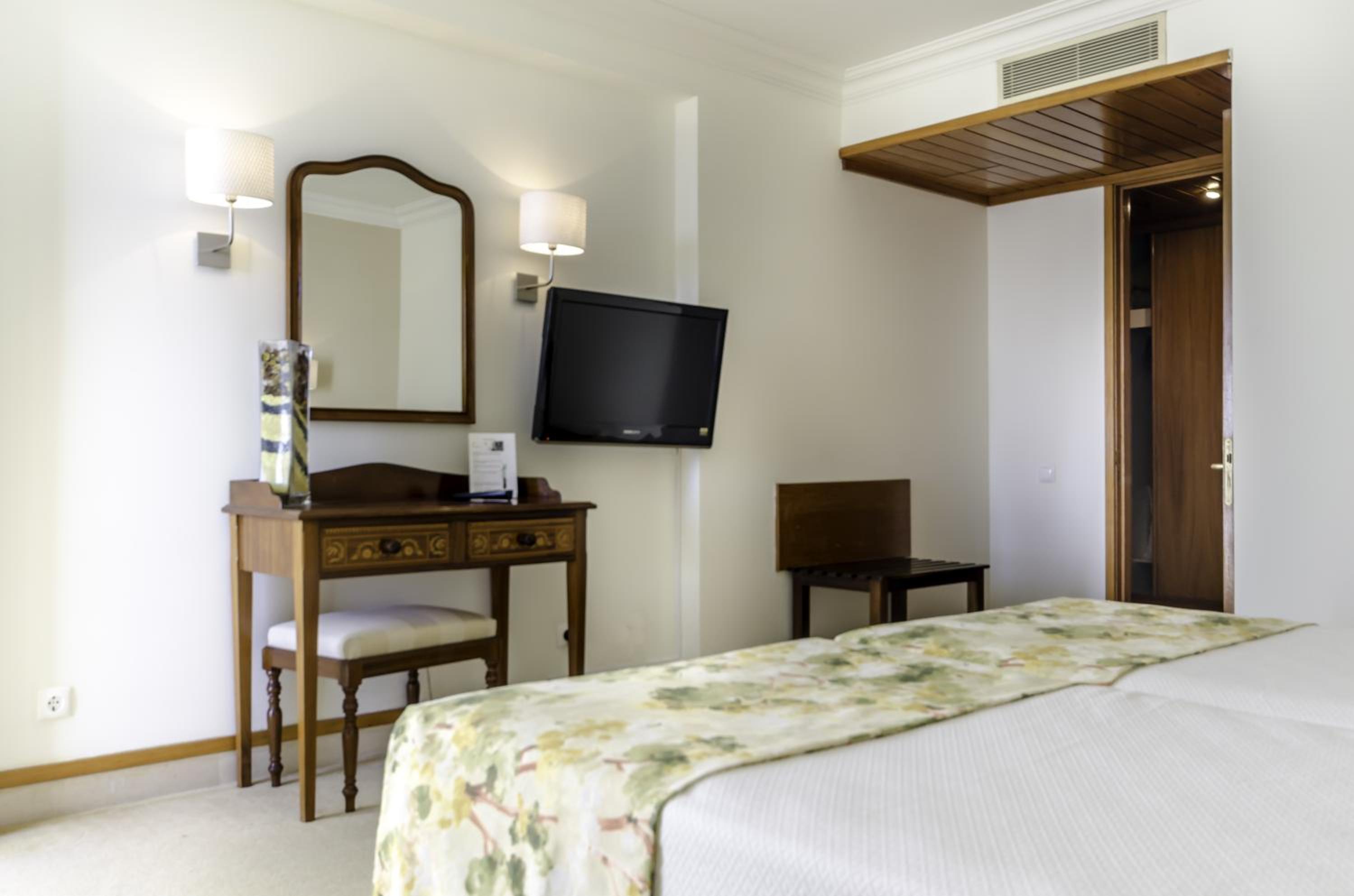 Standard Suite (2 Adults) - Photo 18