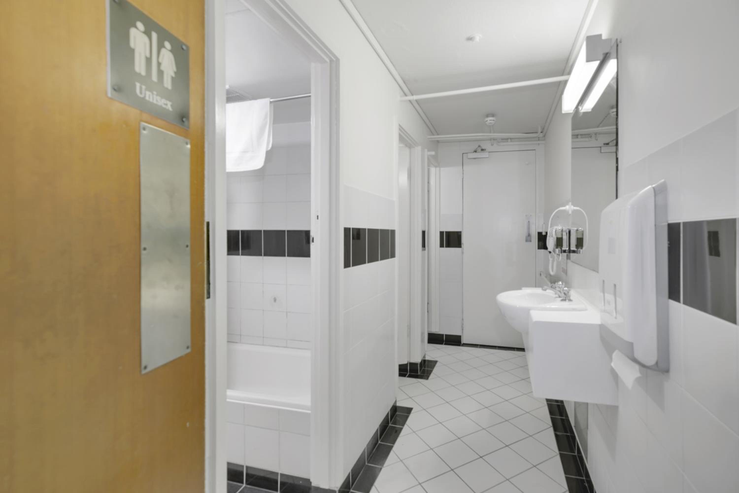 Single Room with Shared Bathroom photo 2