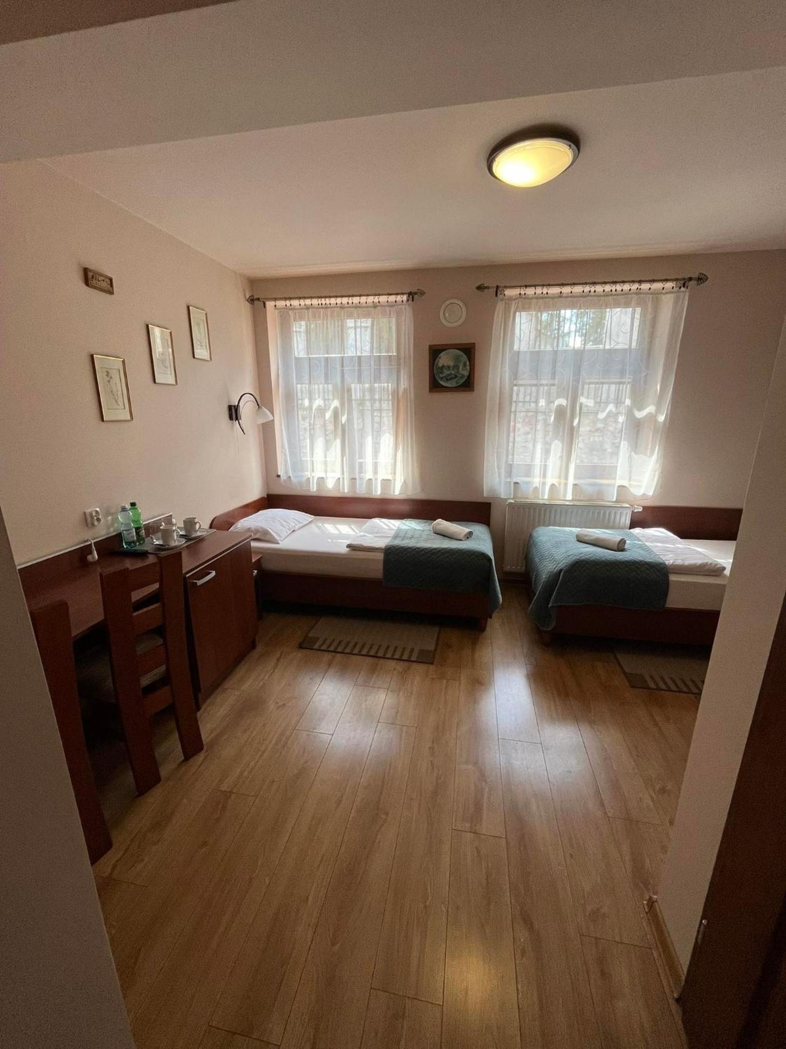Twin Room with Bathroom photo 3
