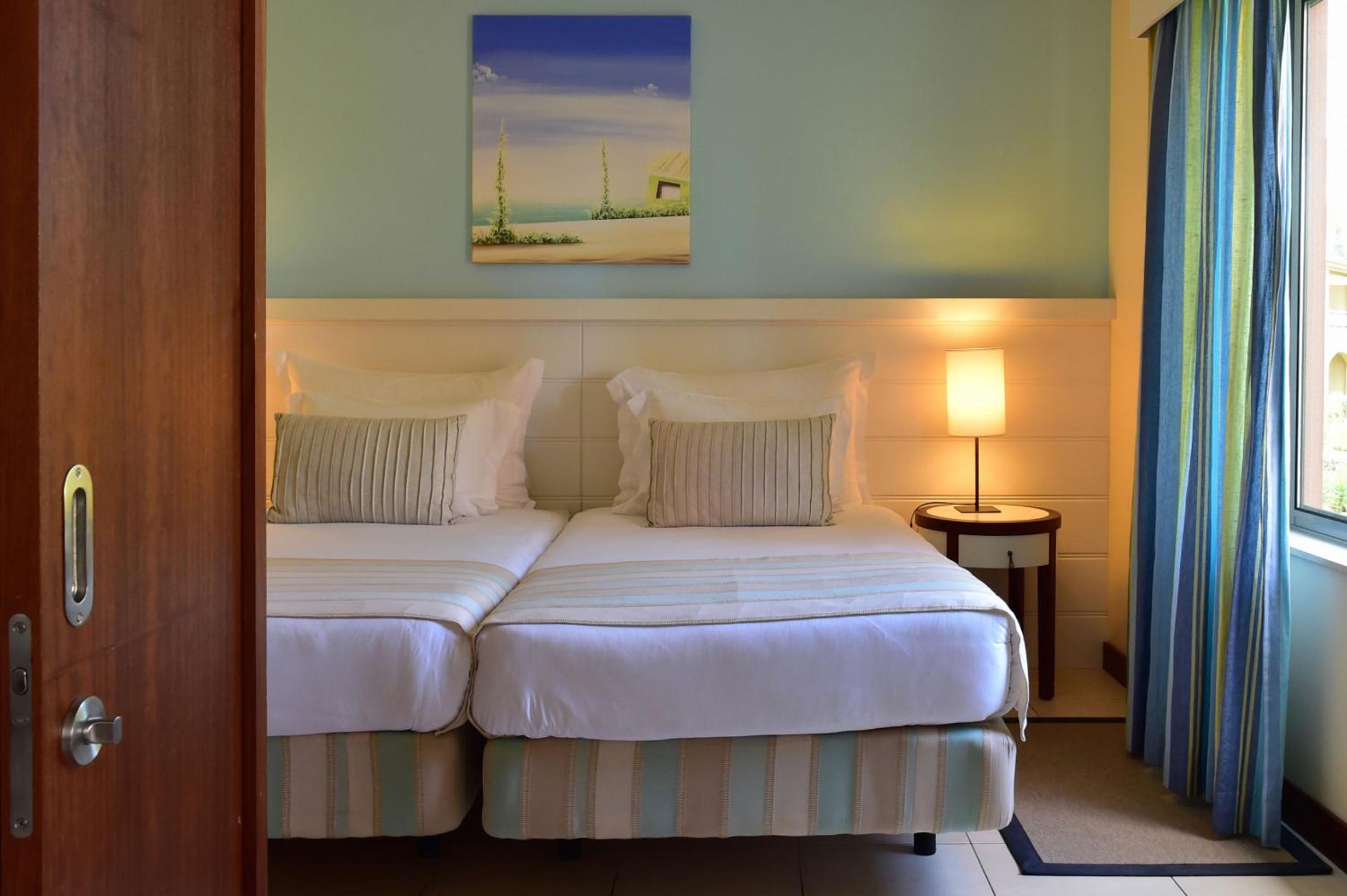 One-Bedroom Suite (2 adults + 2 Children) - Photo 4