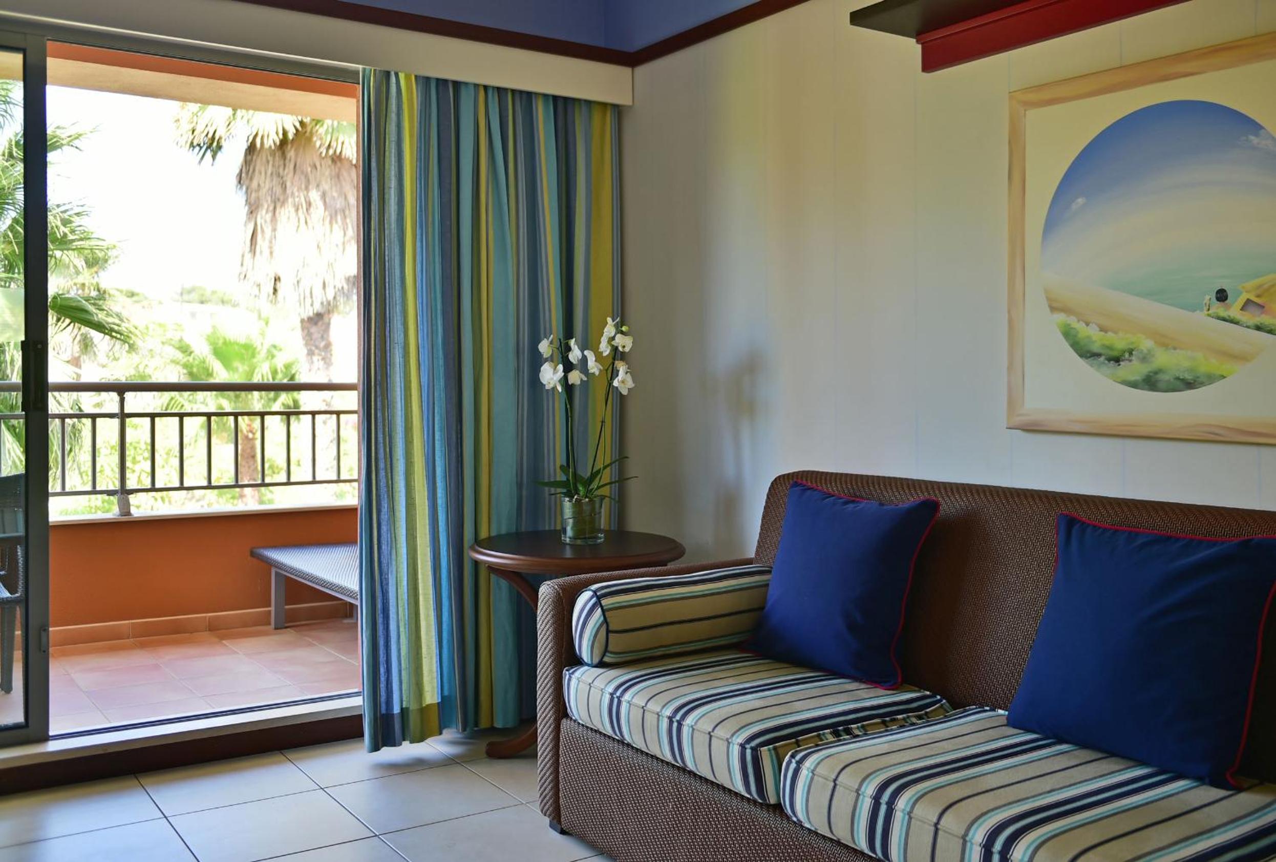 One-Bedroom Suite (2 adults + 2 Children) - Photo 3