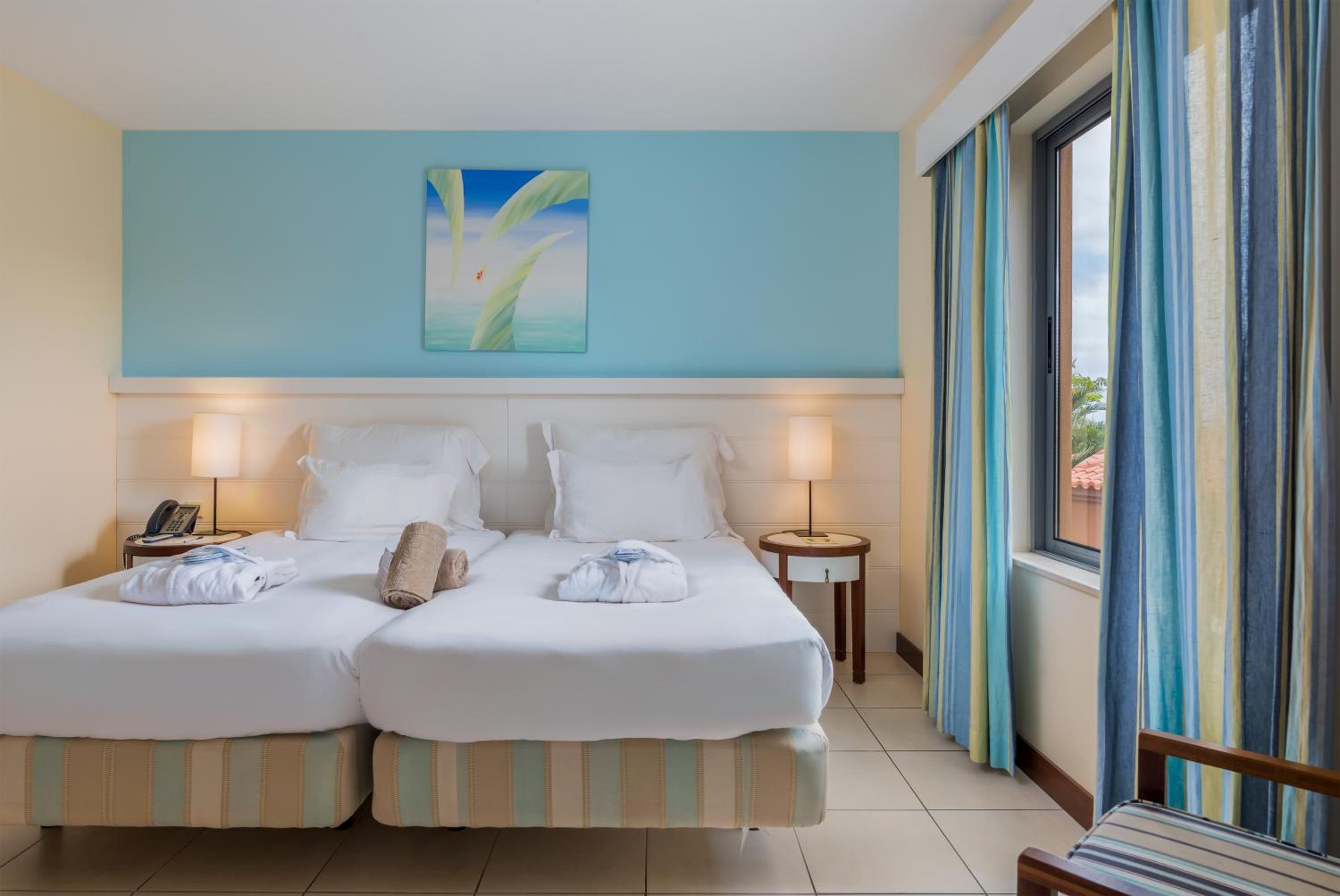 One-Bedroom Suite (2 adults + 2 Children) - Photo 2