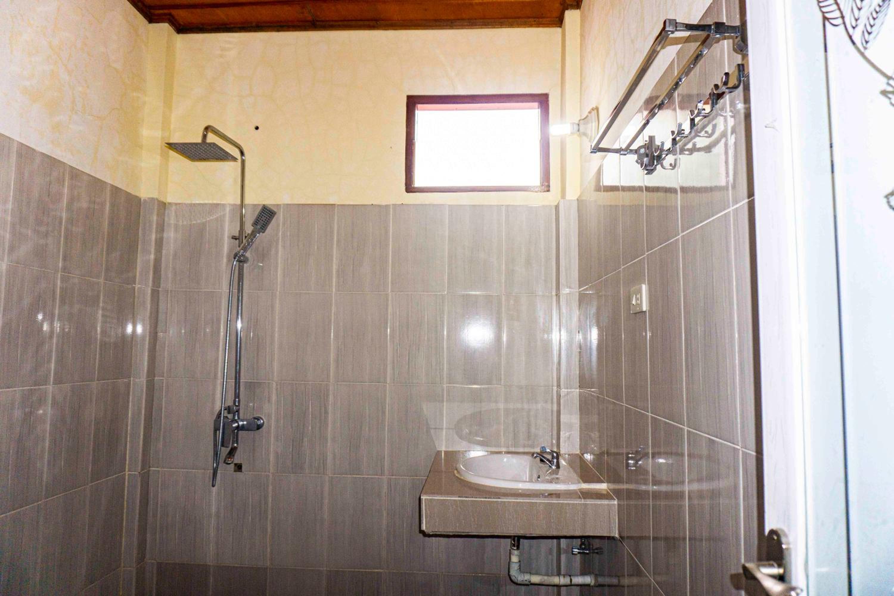 Deluxe Double Room with Balcony - Photo 4