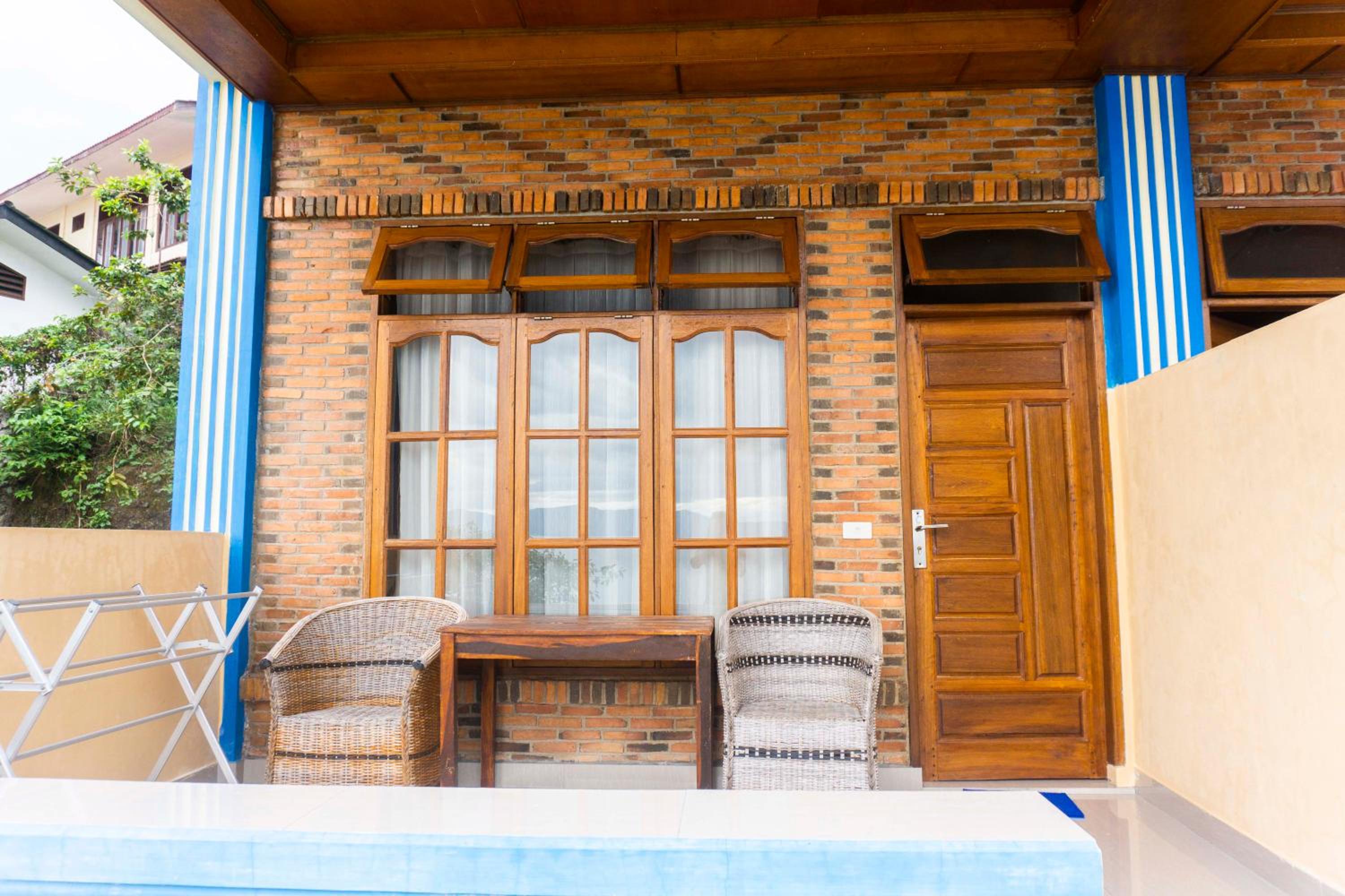 Deluxe Double Room with Balcony - Photo 15