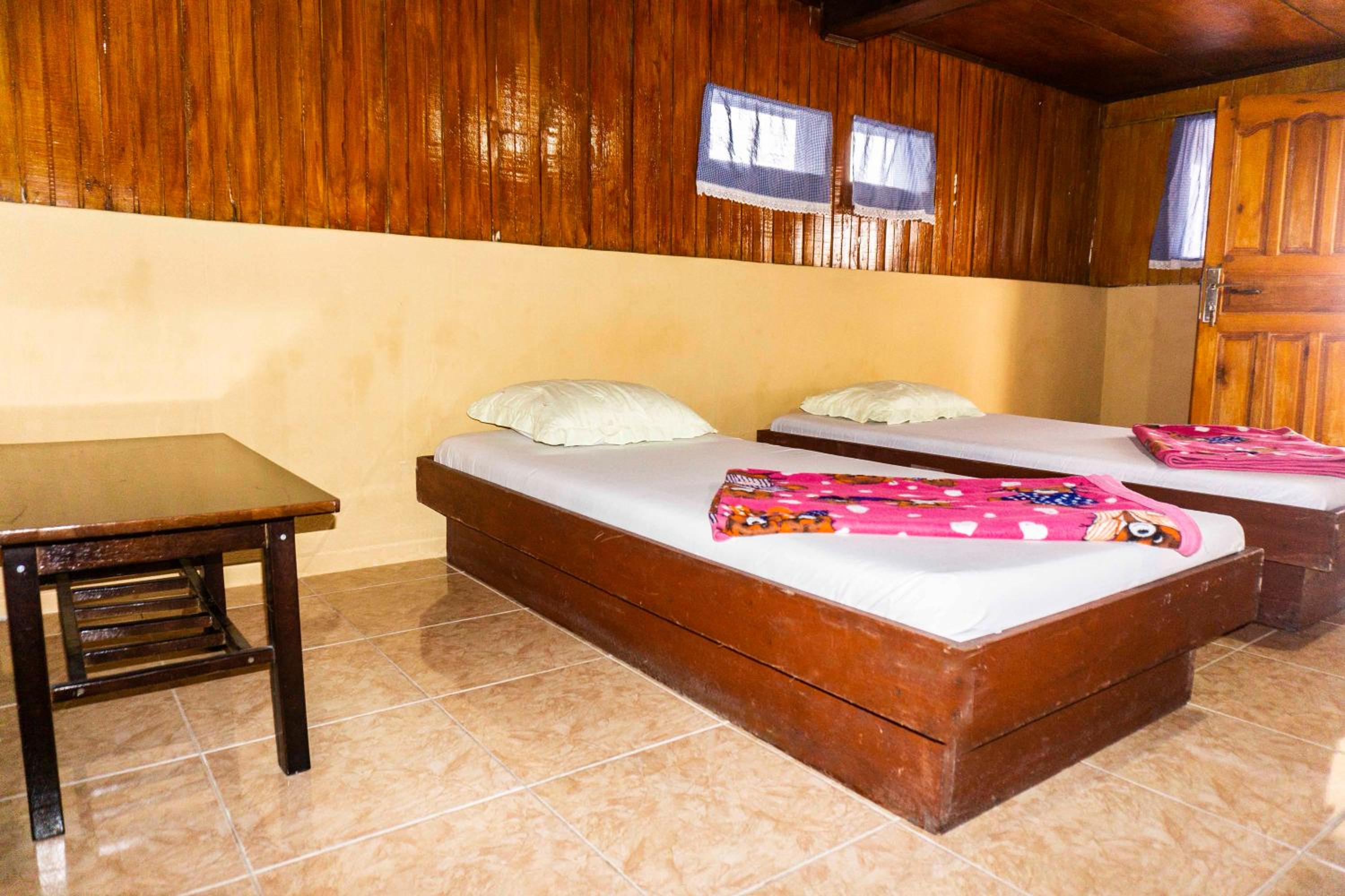 Twin Room with Lake View - Photo 10