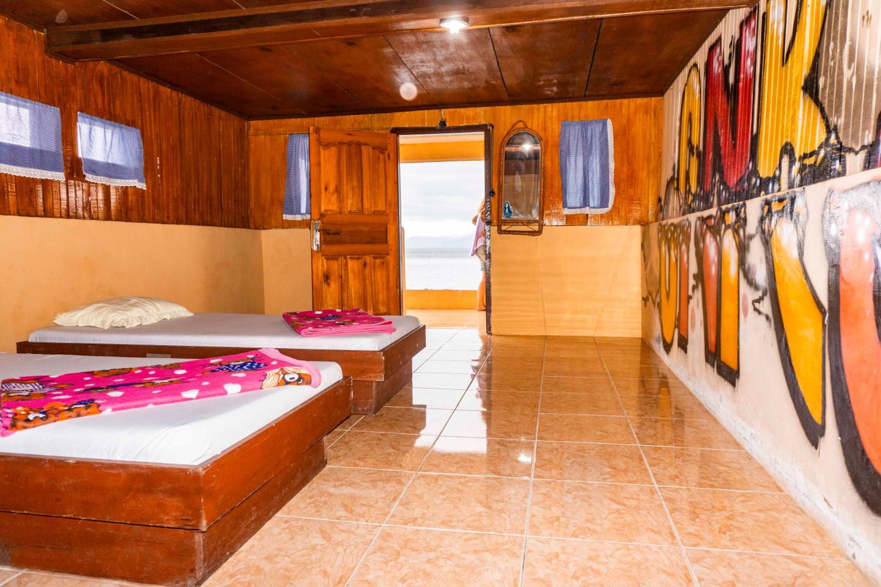 Twin Room with Lake View - Photo 11