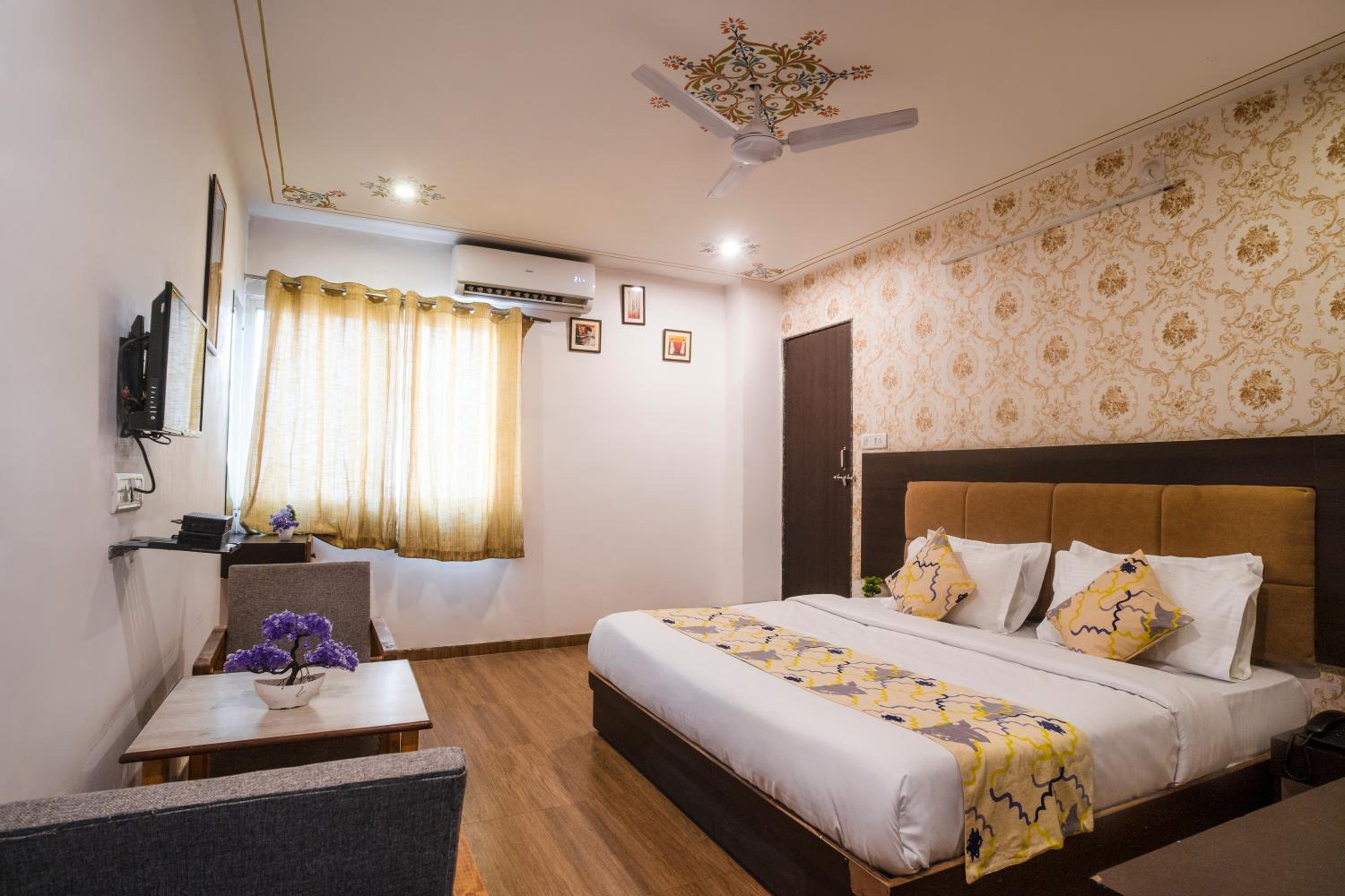 Deluxe Double or Twin Room