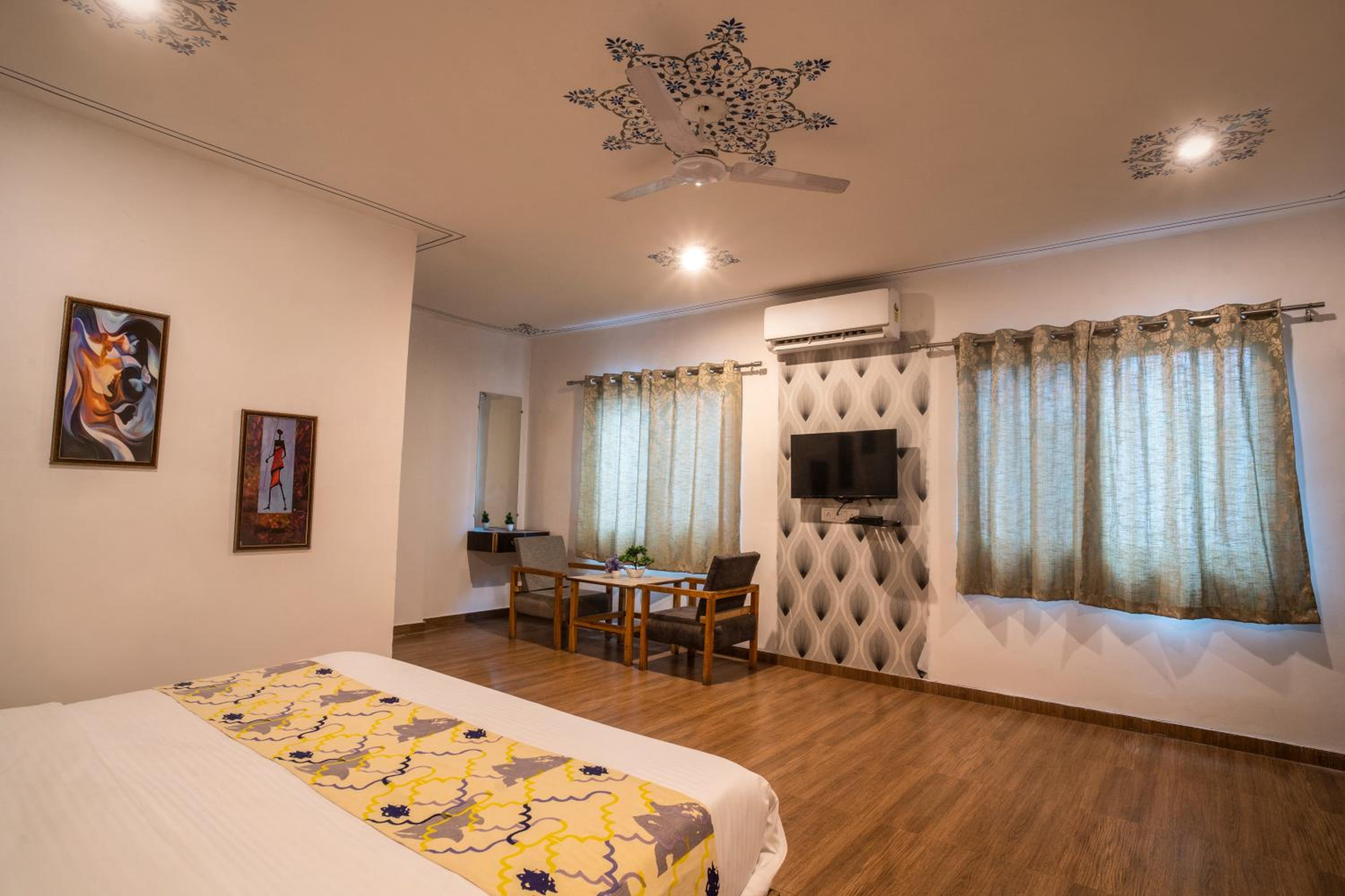Deluxe King Suite