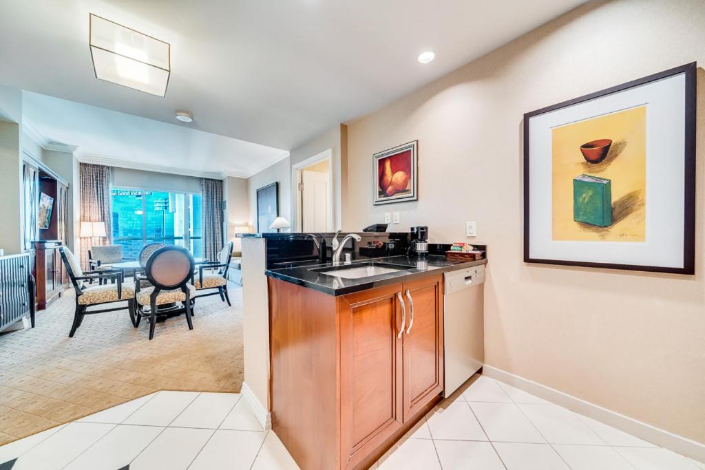Elite 1BR Suite Strip View with Balcony - Photo 18