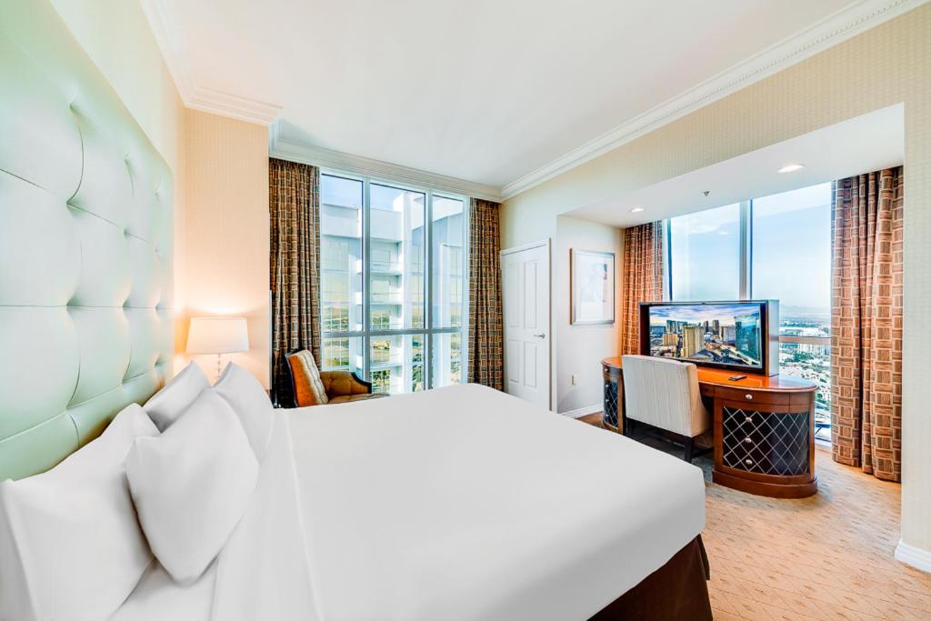 Elite 1BR Suite Strip View with Balcony - Photo 19