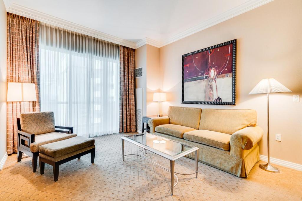 Elite 1BR Suite Strip View with Balcony - Photo 37