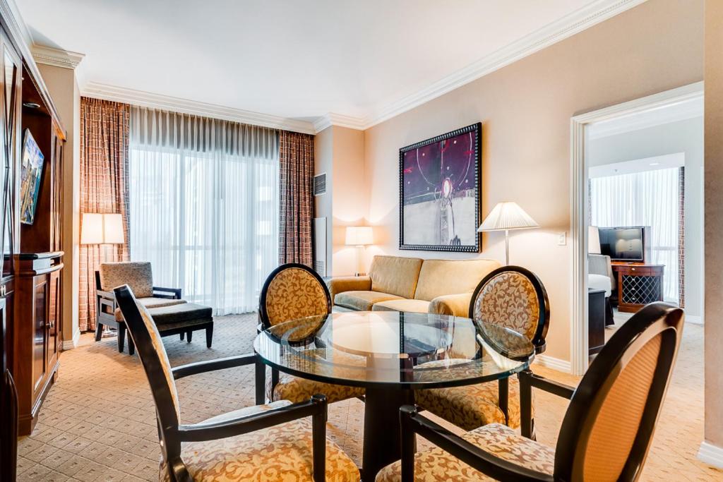 Elite 1BR Suite Strip View with Balcony - Photo 36