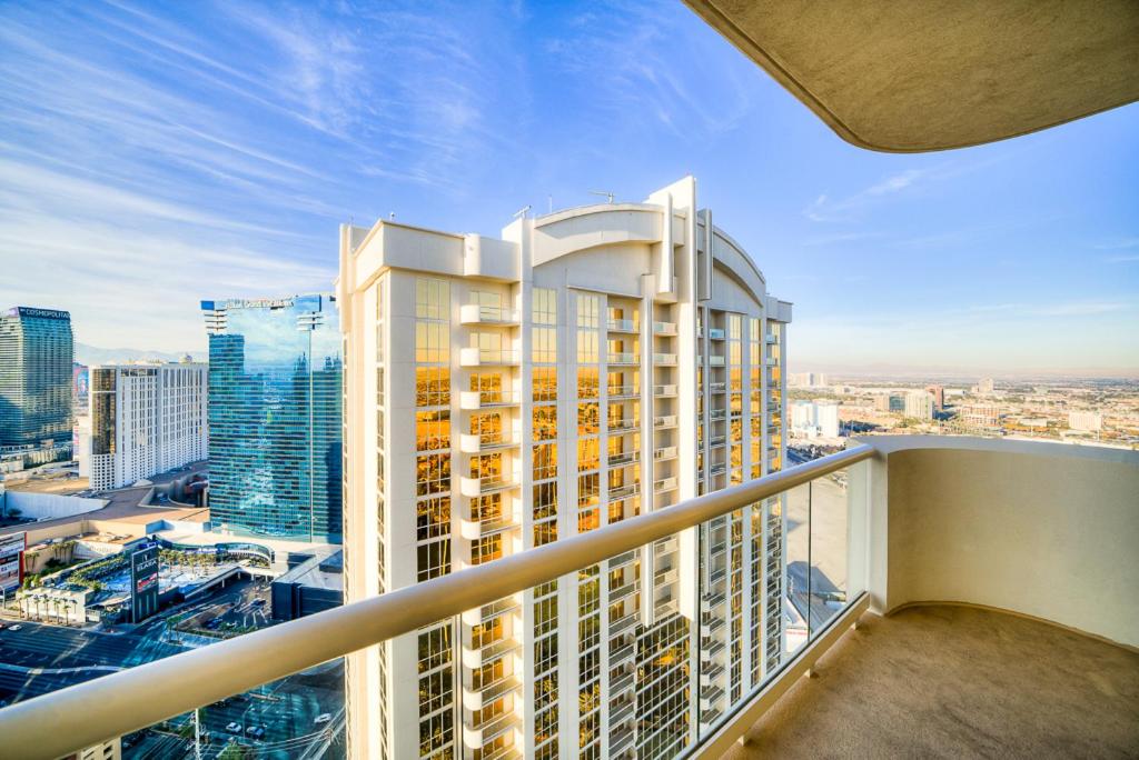 Elite 1BR Suite Strip View with Balcony - Photo 31