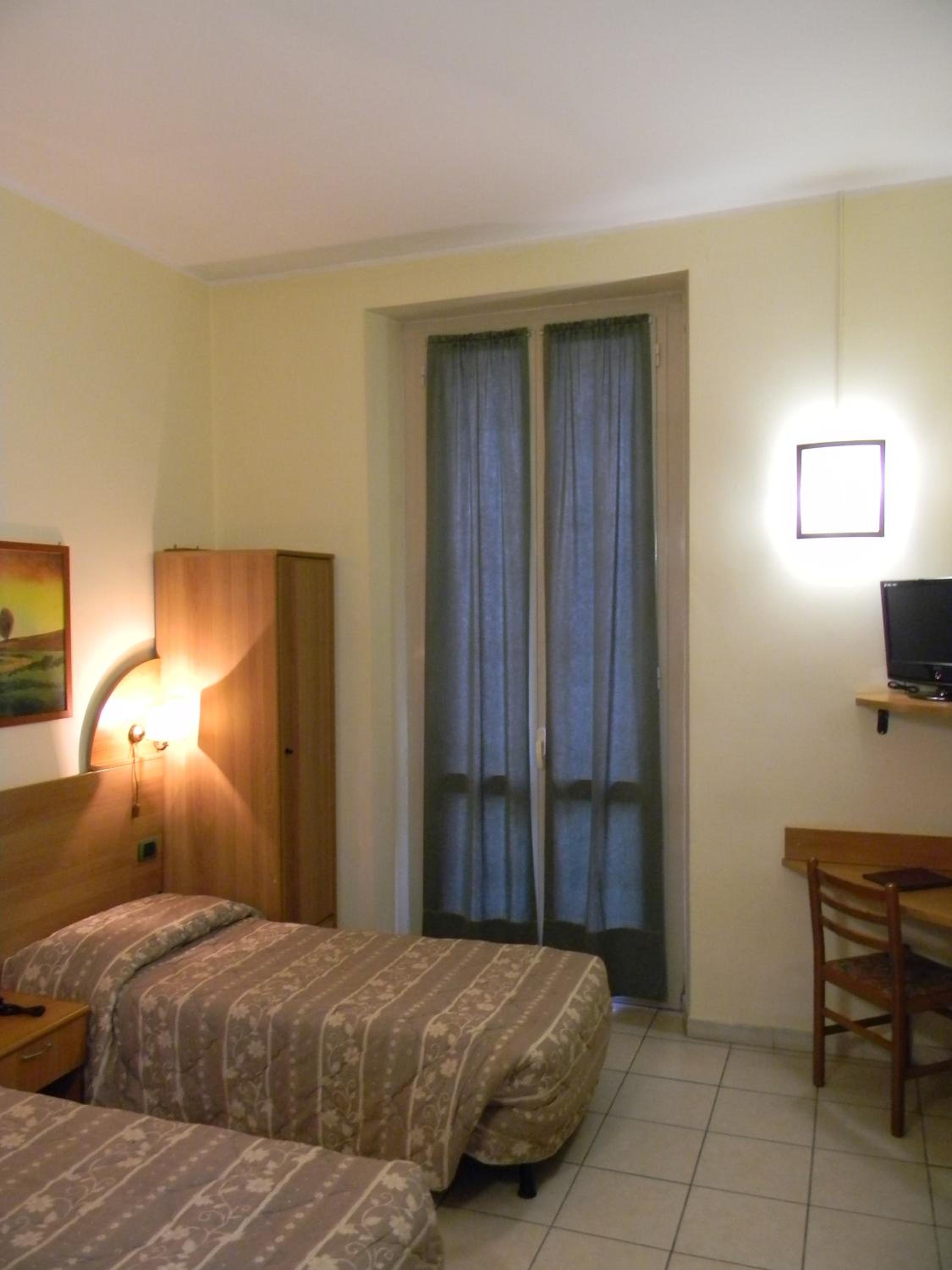 Twin Room - Photo 4