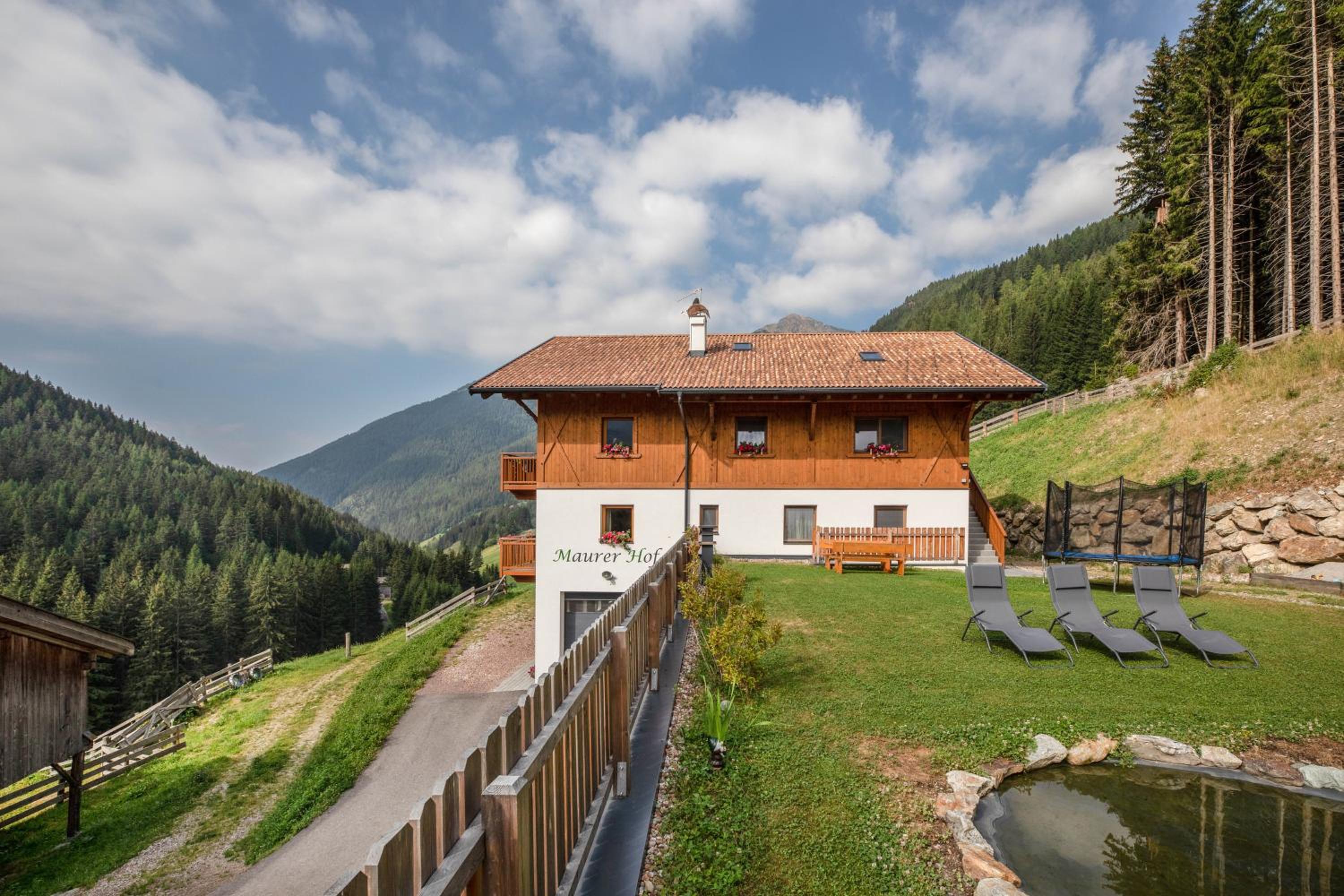 Two-Bedroom Deluxe Apartment with Garden View photo 2