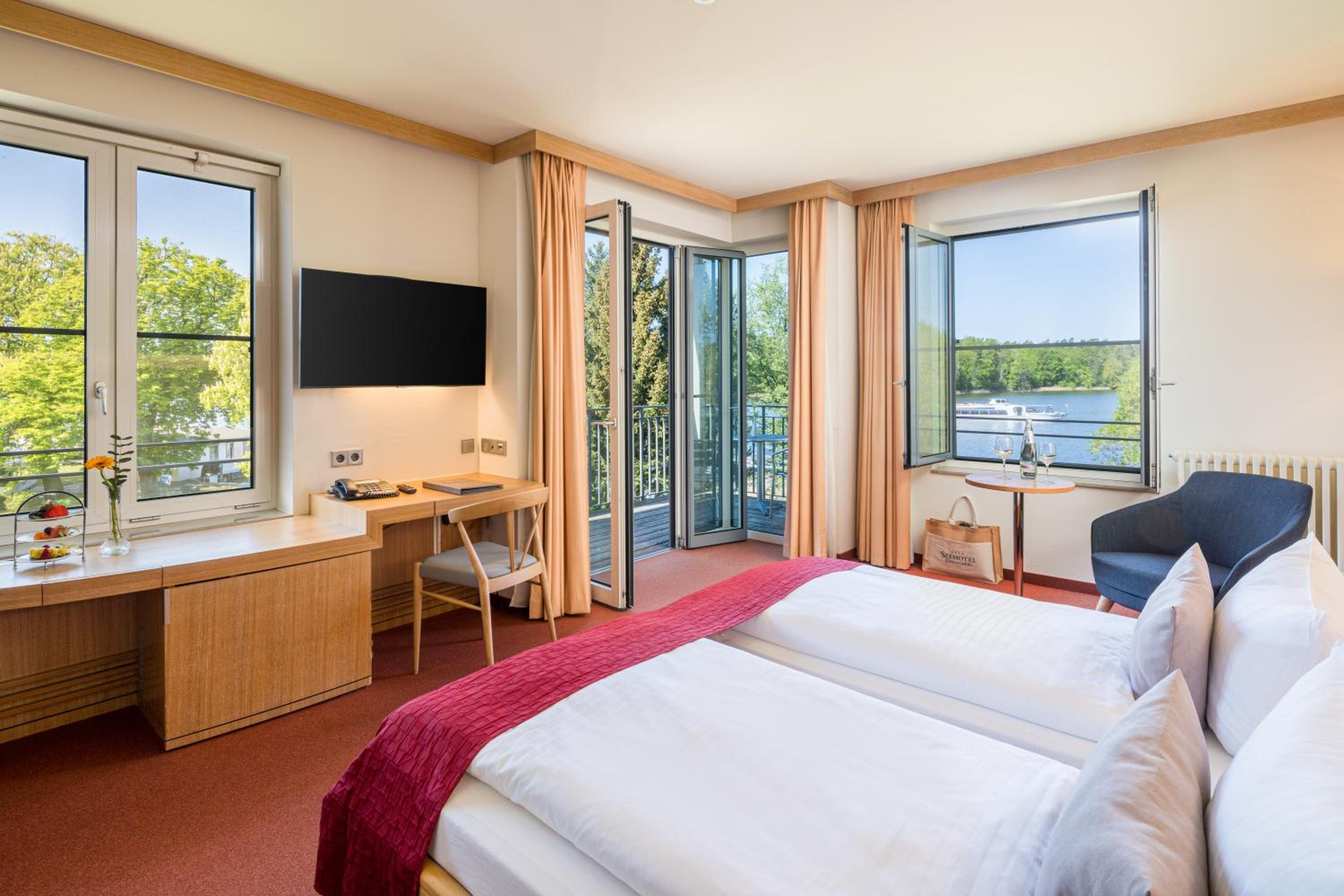Premium Double Room With Lake View photo 1