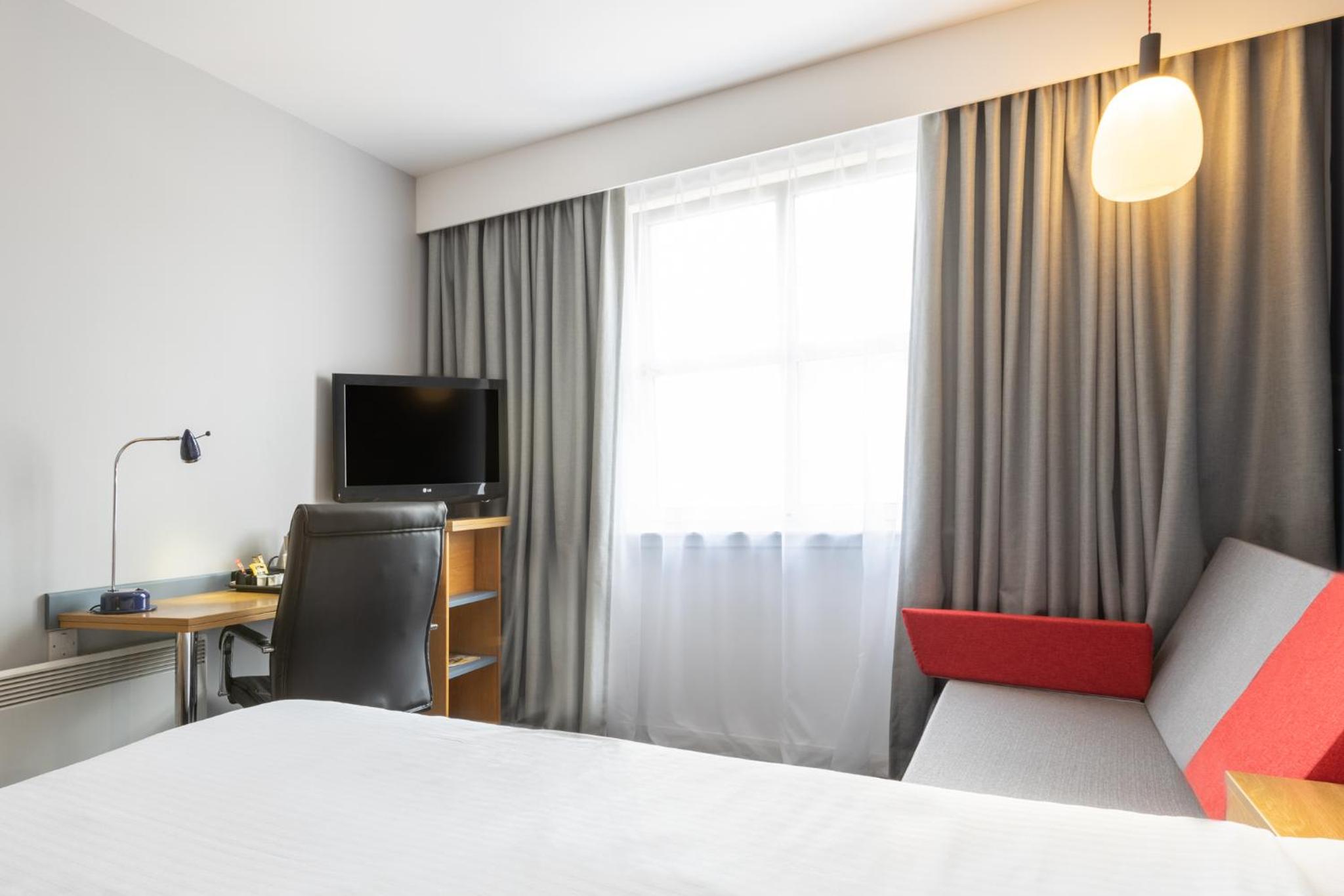 Standard Double Room with Free Hot Breakfast - Photo 4