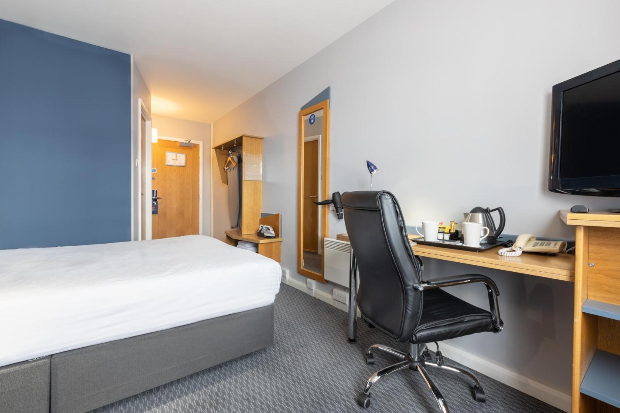 Standard Double Room with Free Hot Breakfast - Photo 2