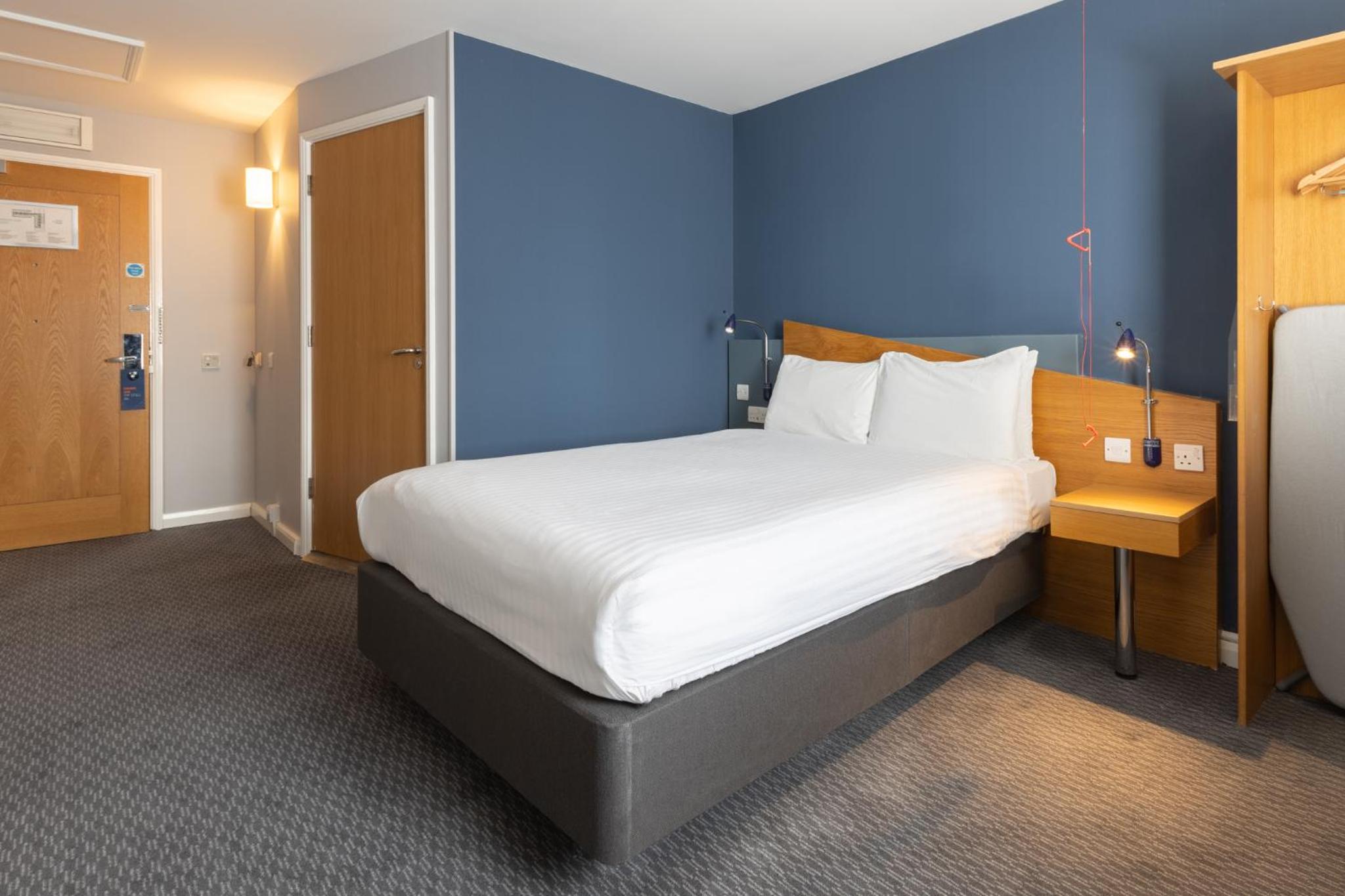Standard Double Room with Free Hot Breakfast - Photo 1