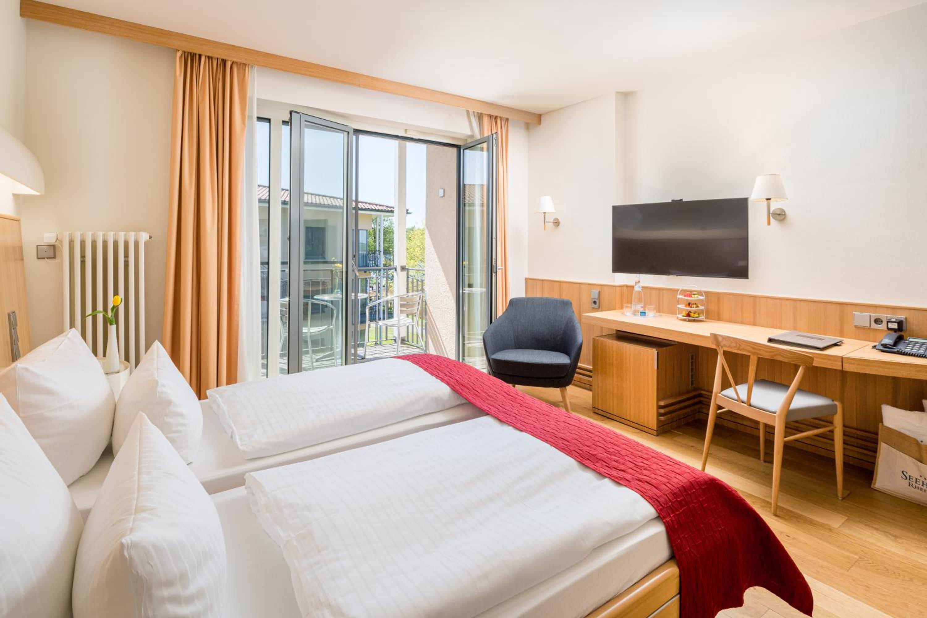 Standard Double Room with Lake View photo 1