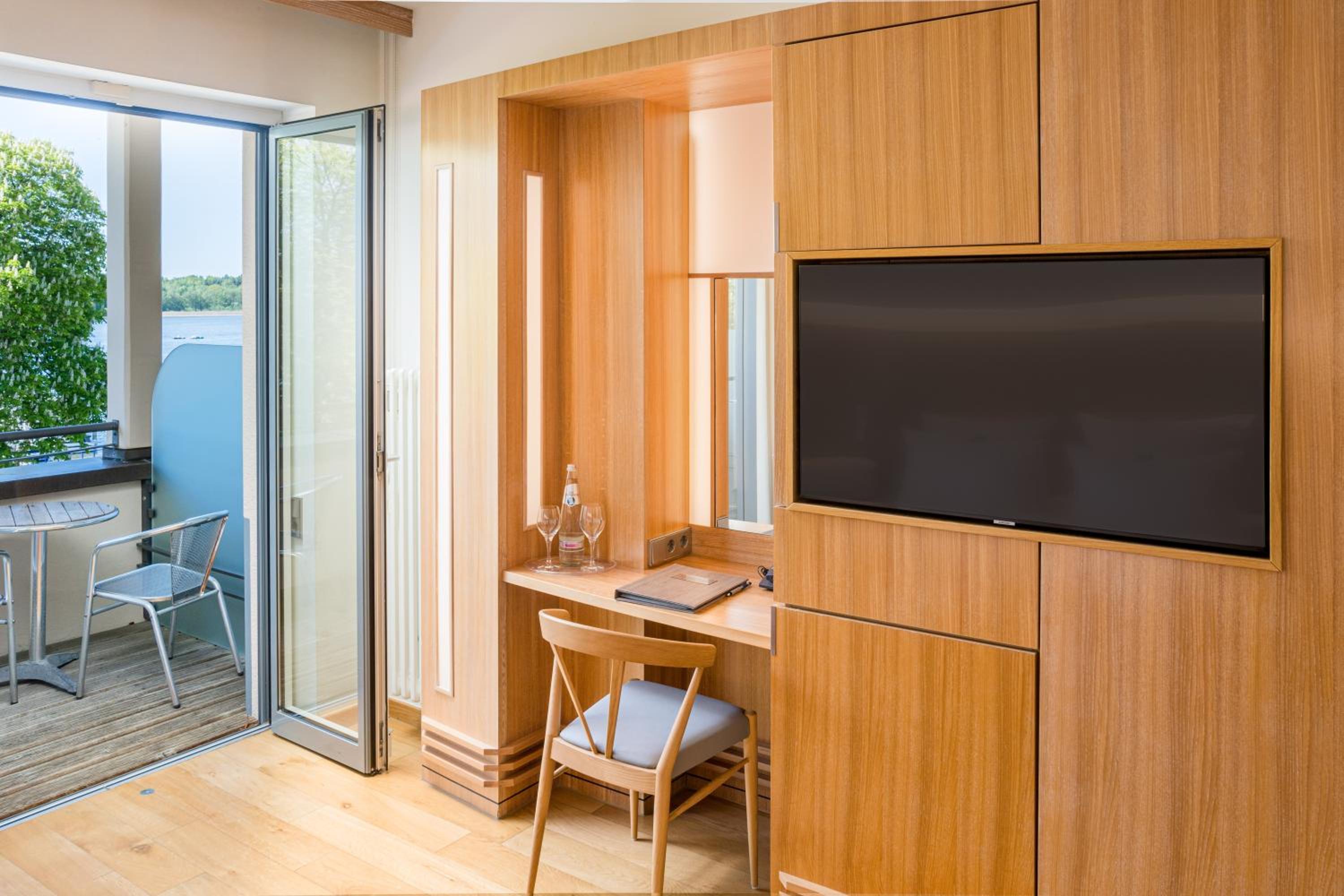 Standard Double Room with Lake View photo 2
