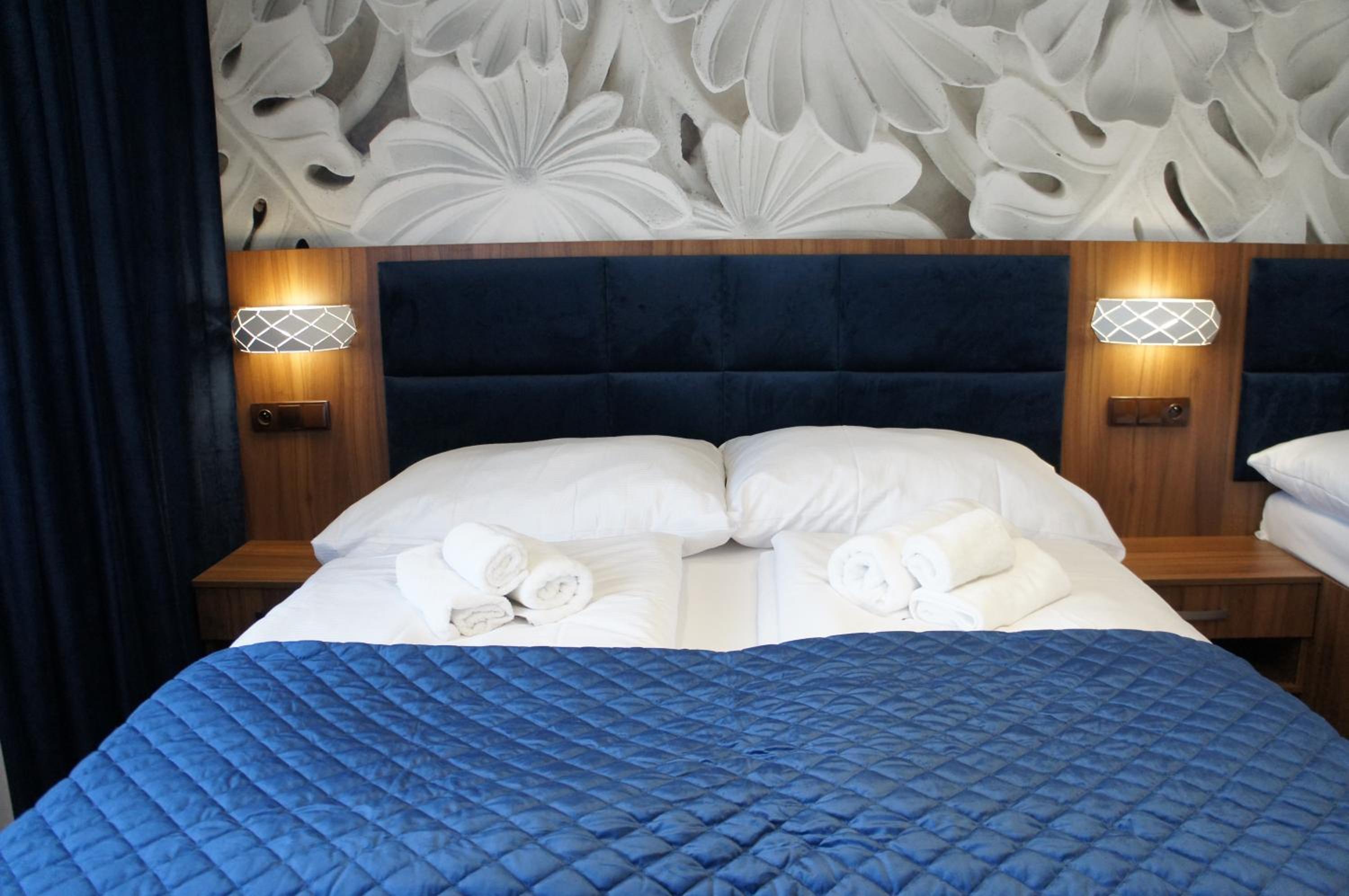 Triple Room with Balcony - Photo 10