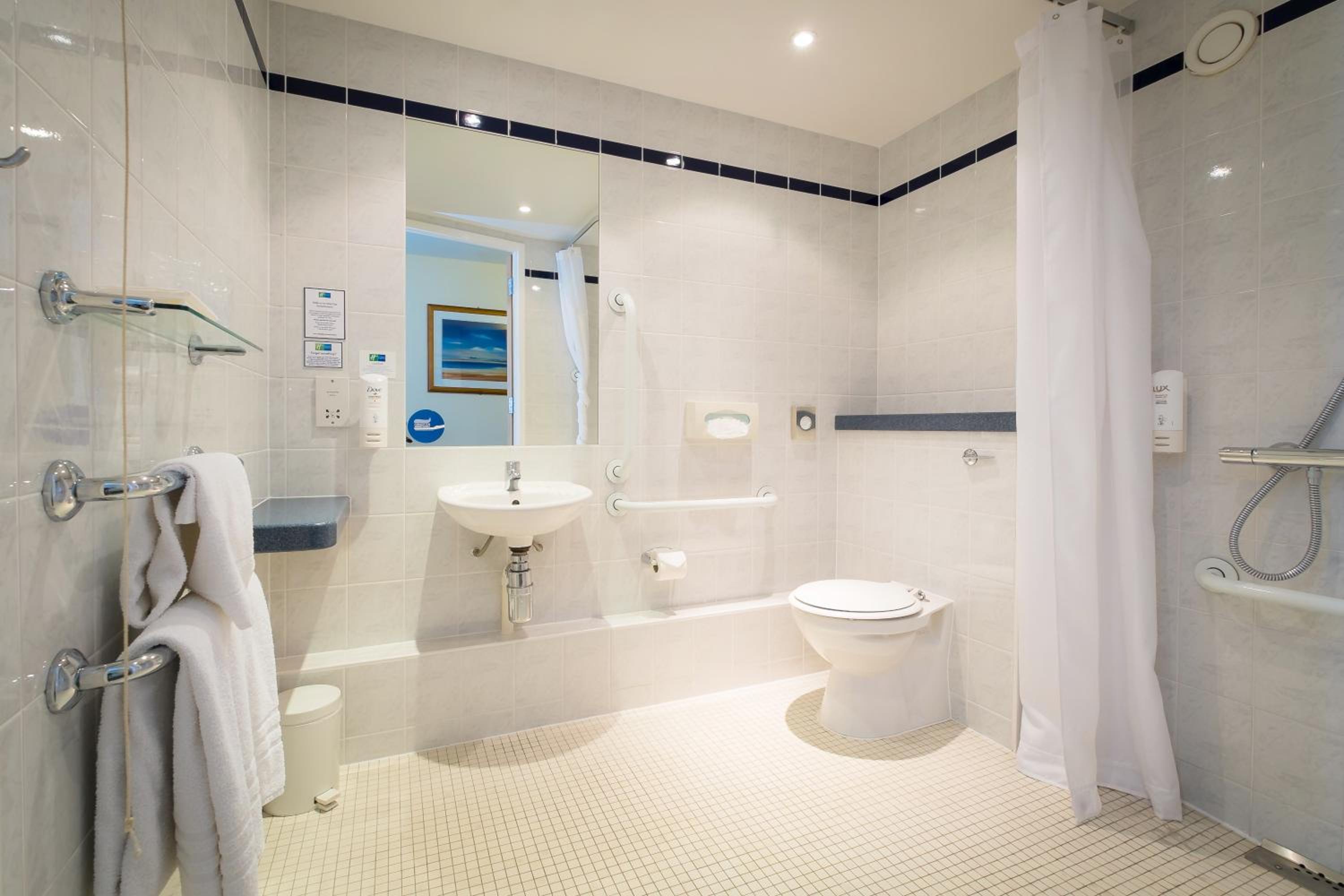 Double Room with Free Hot Breakfast - Accessible - Photo 4