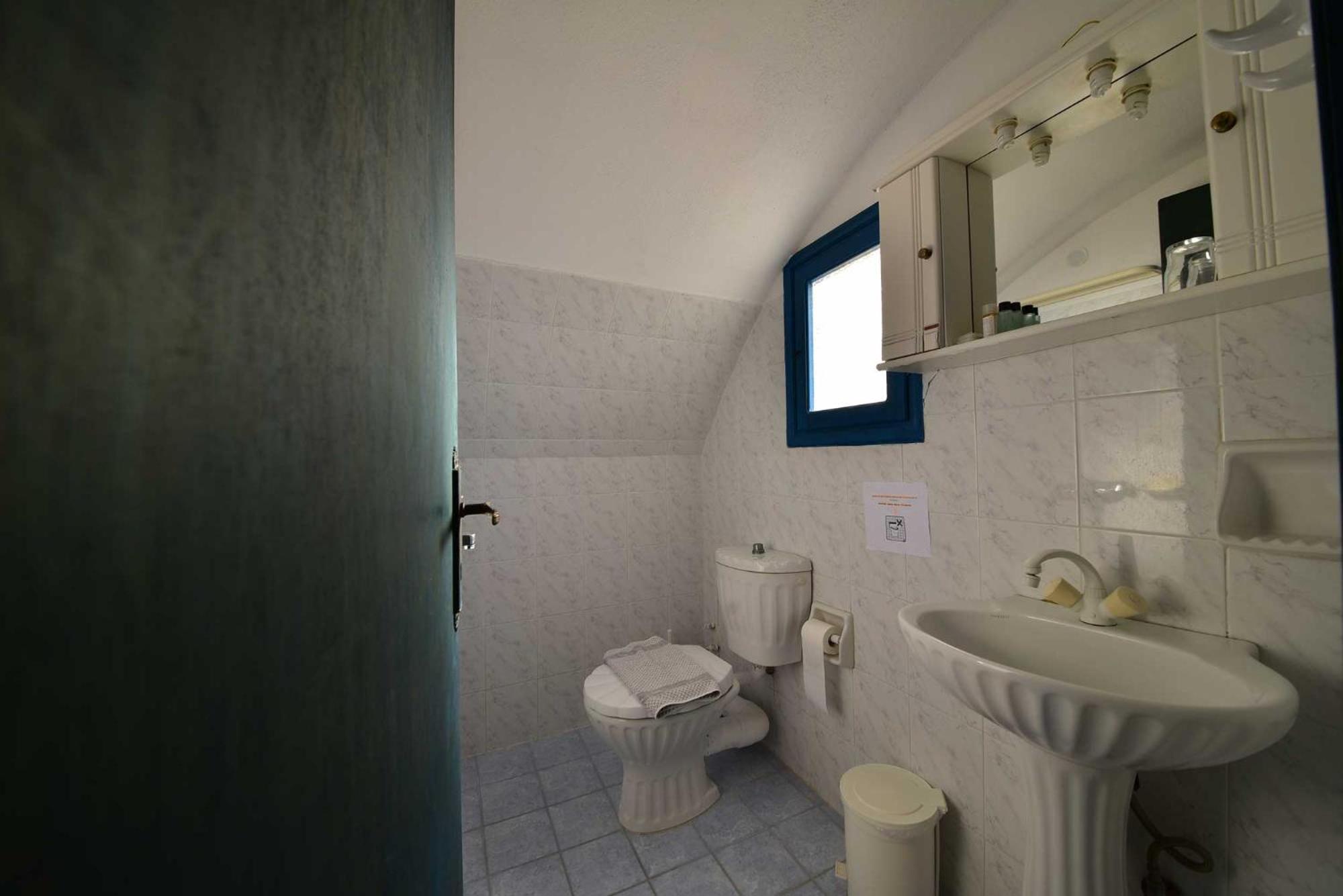 Double or Twin Room - Photo 12