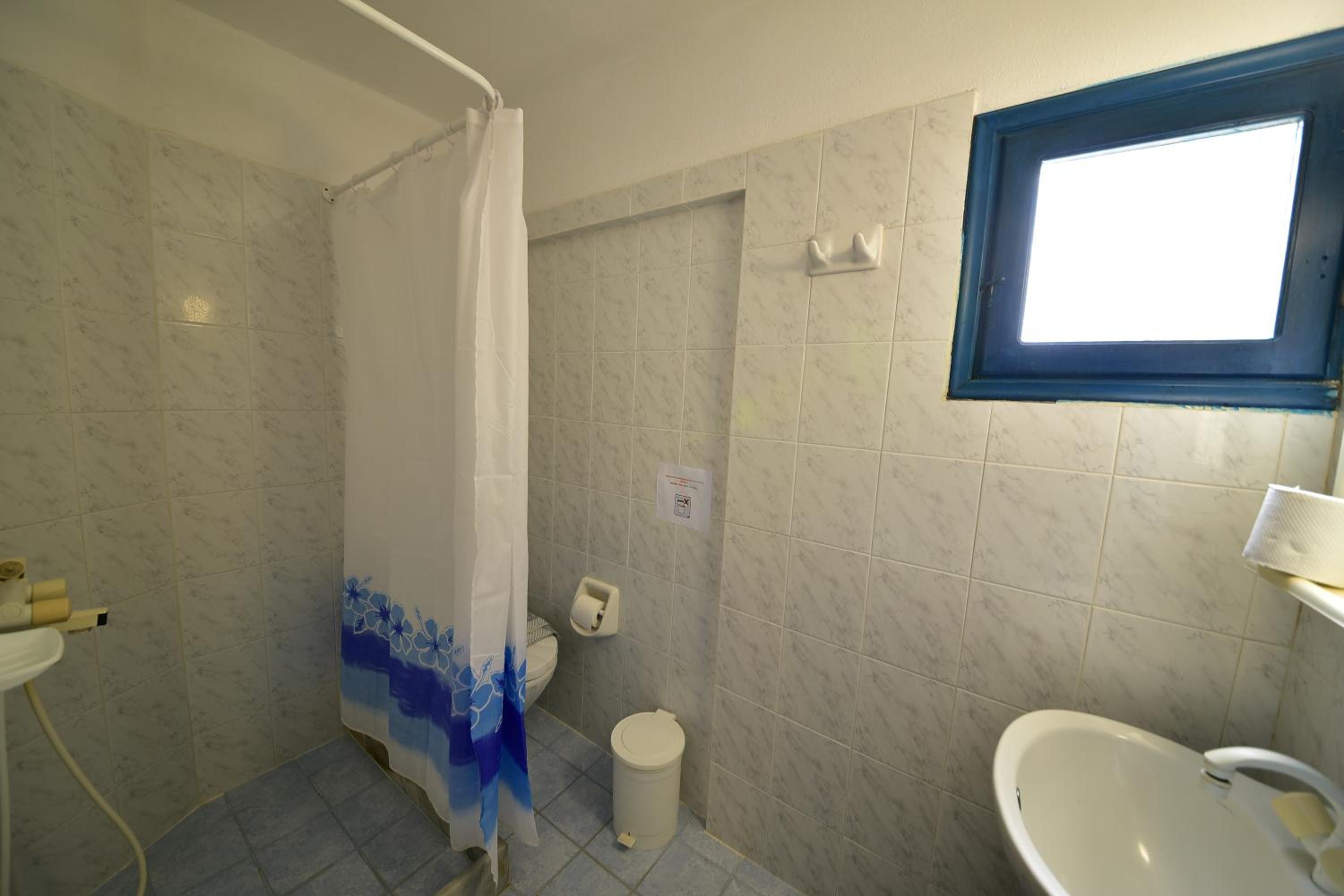 Double Room with Pool View - Photo 3