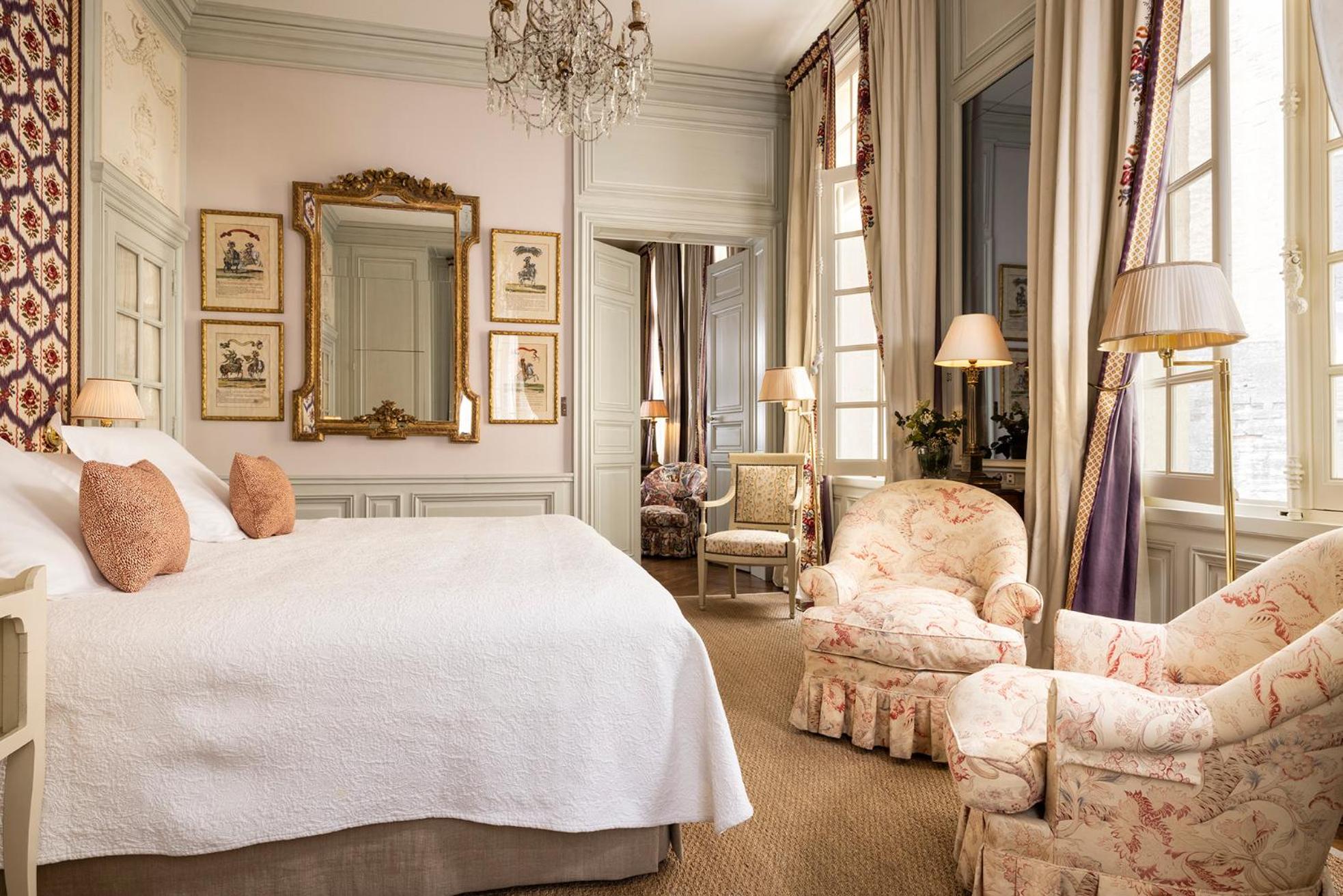 Suite - Photo 1