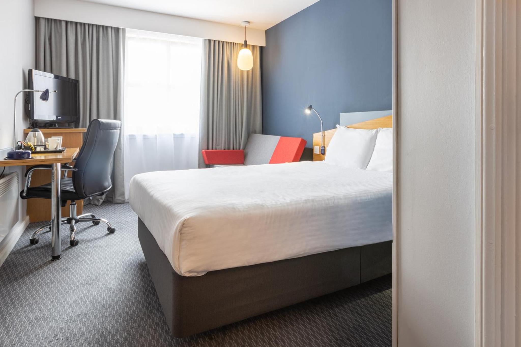 Standard Double Room with Sofa Bed and Free Hot Breakfast - Photo 1