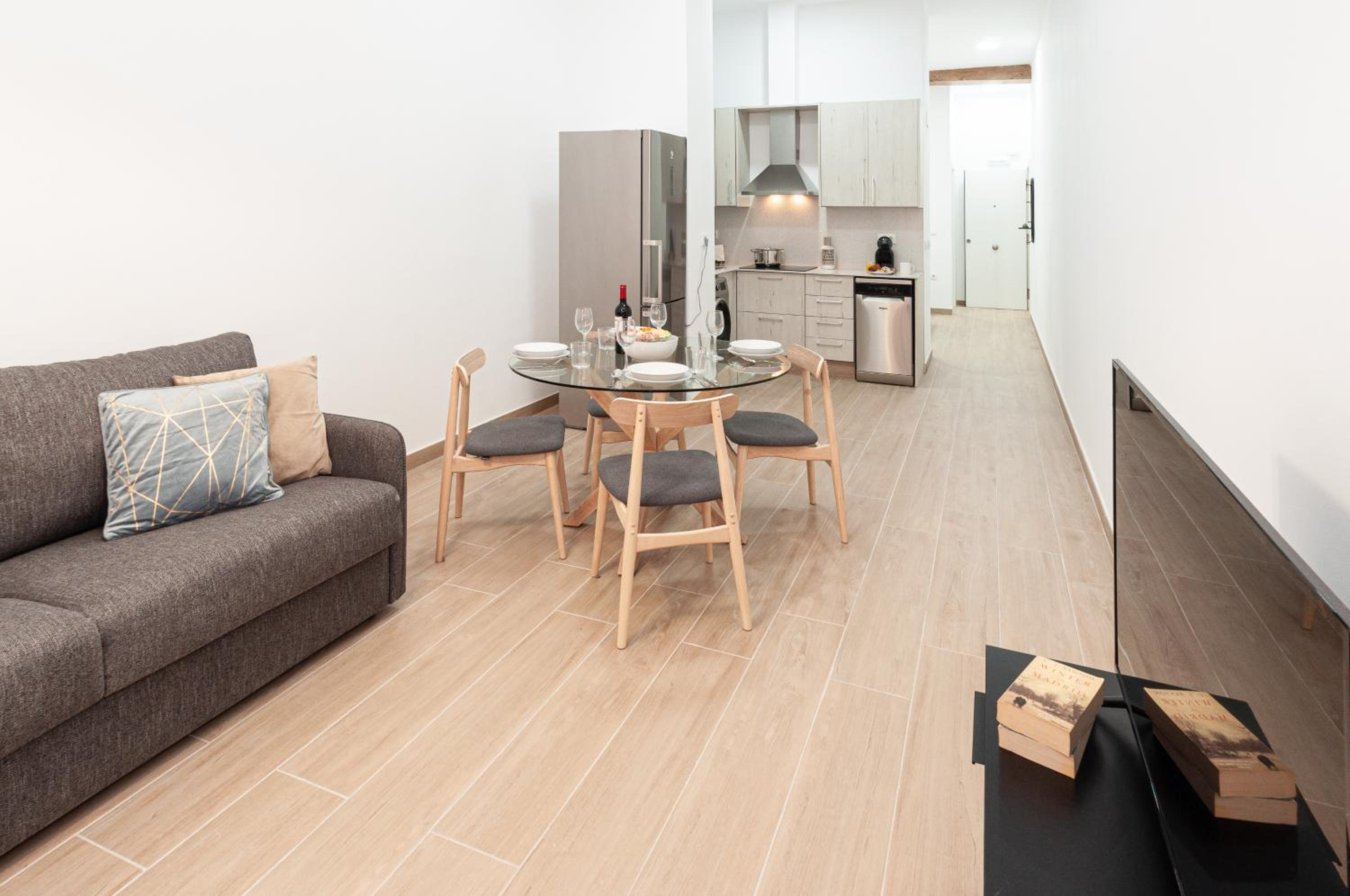 One-Bedroom Apartment - Photo 1