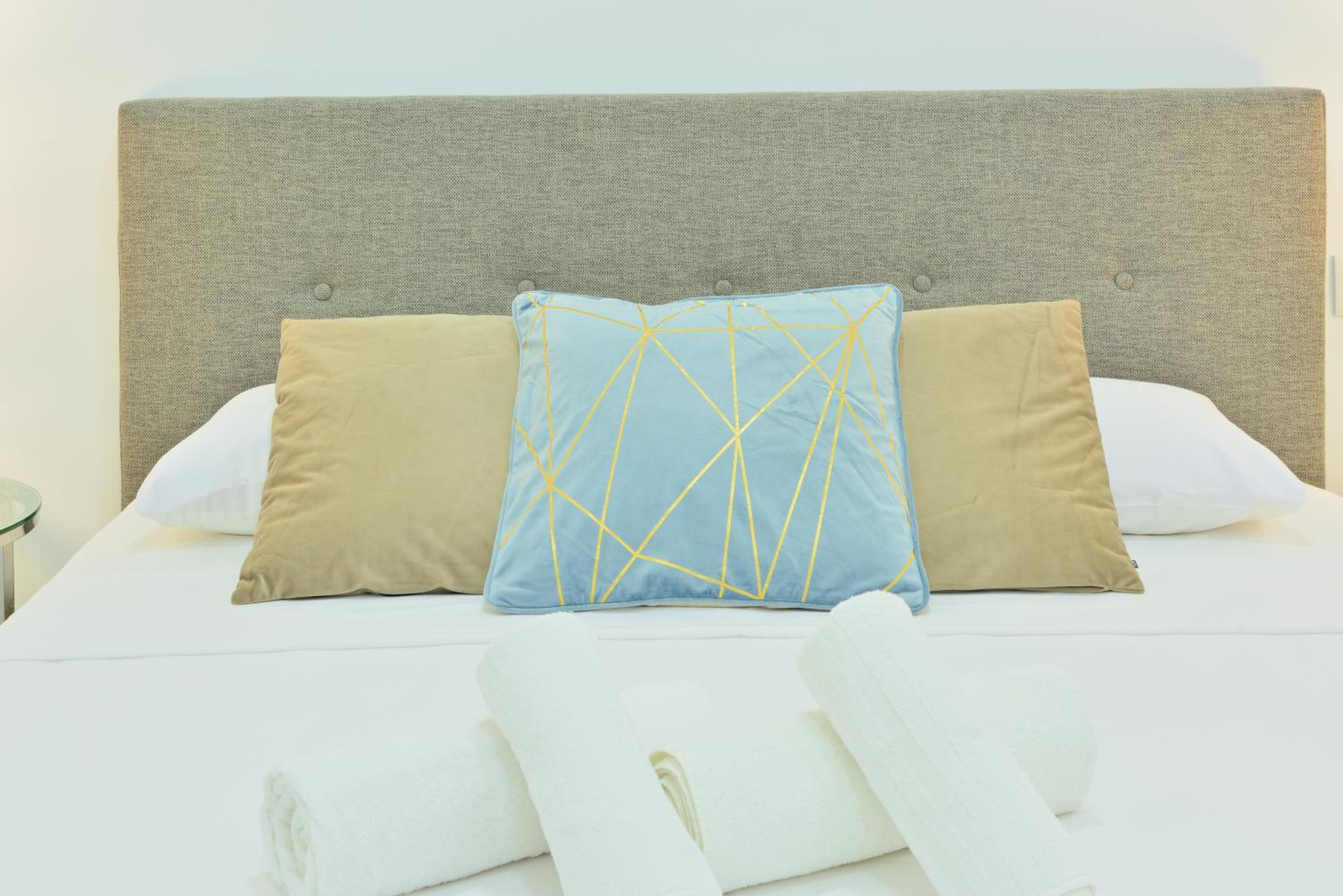 One-Bedroom Apartment - Photo 12