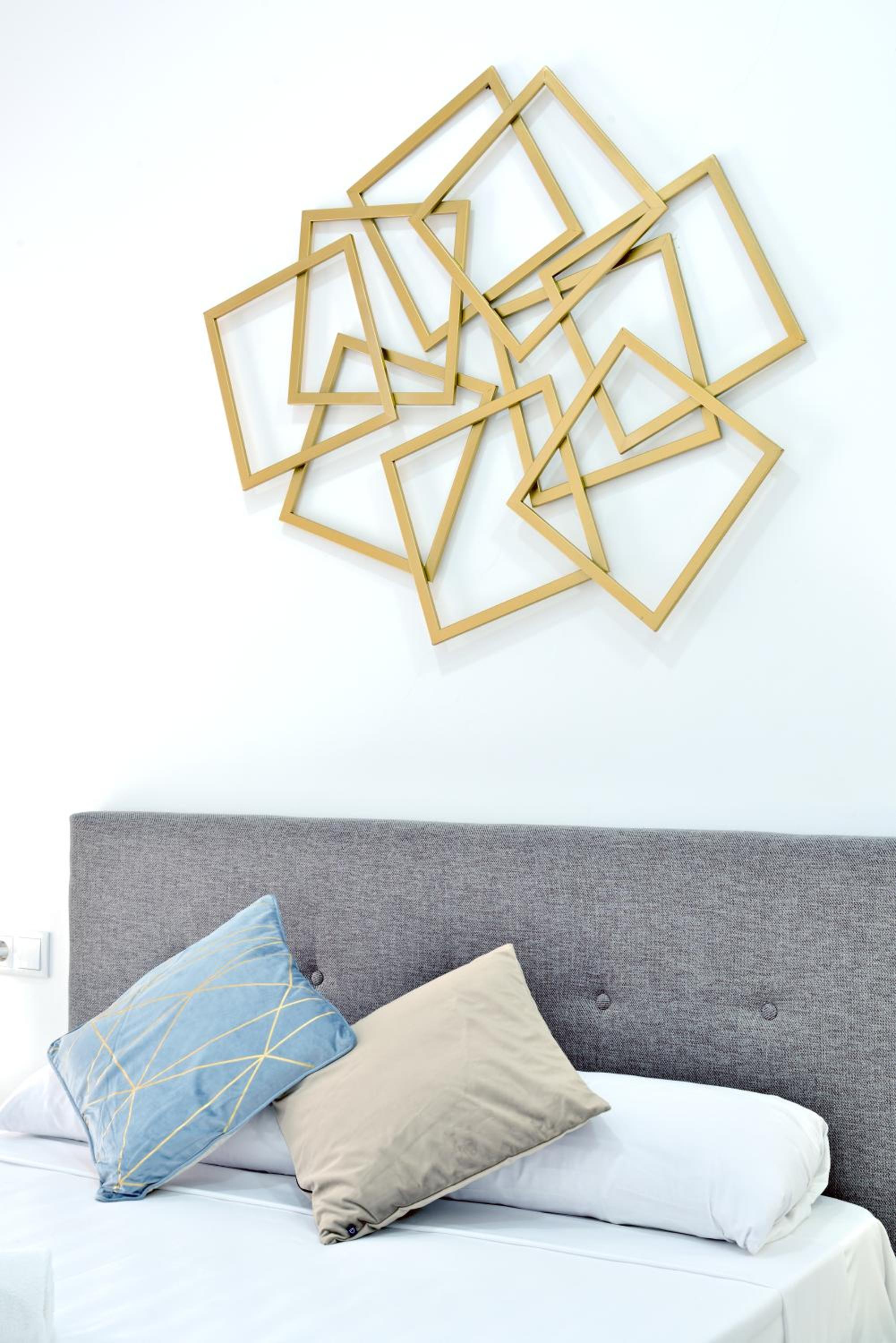 Two-Bedroom Apartment - Photo 2