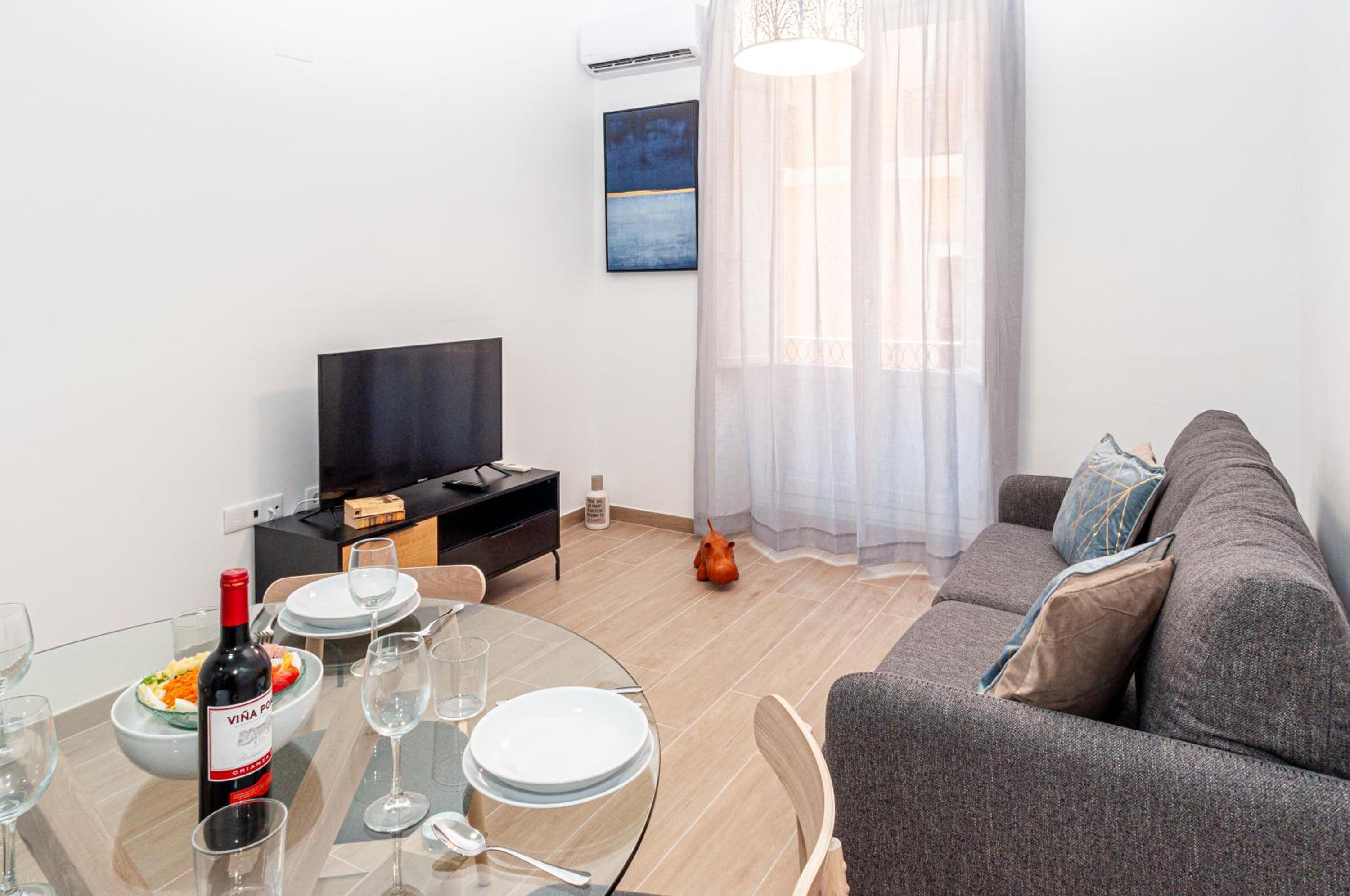 One-Bedroom Apartment - Photo 32