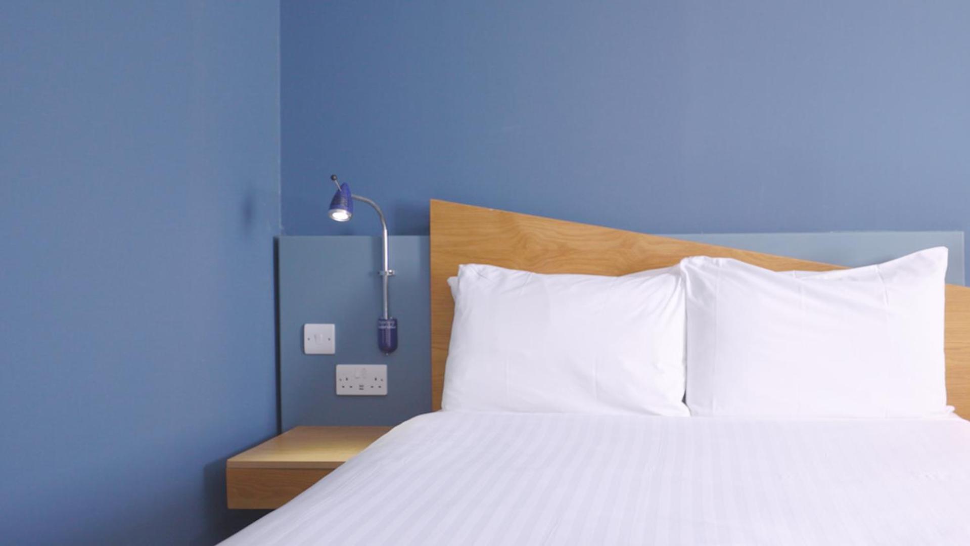 Standard Double Room with Free Hot Breakfast - Photo 5
