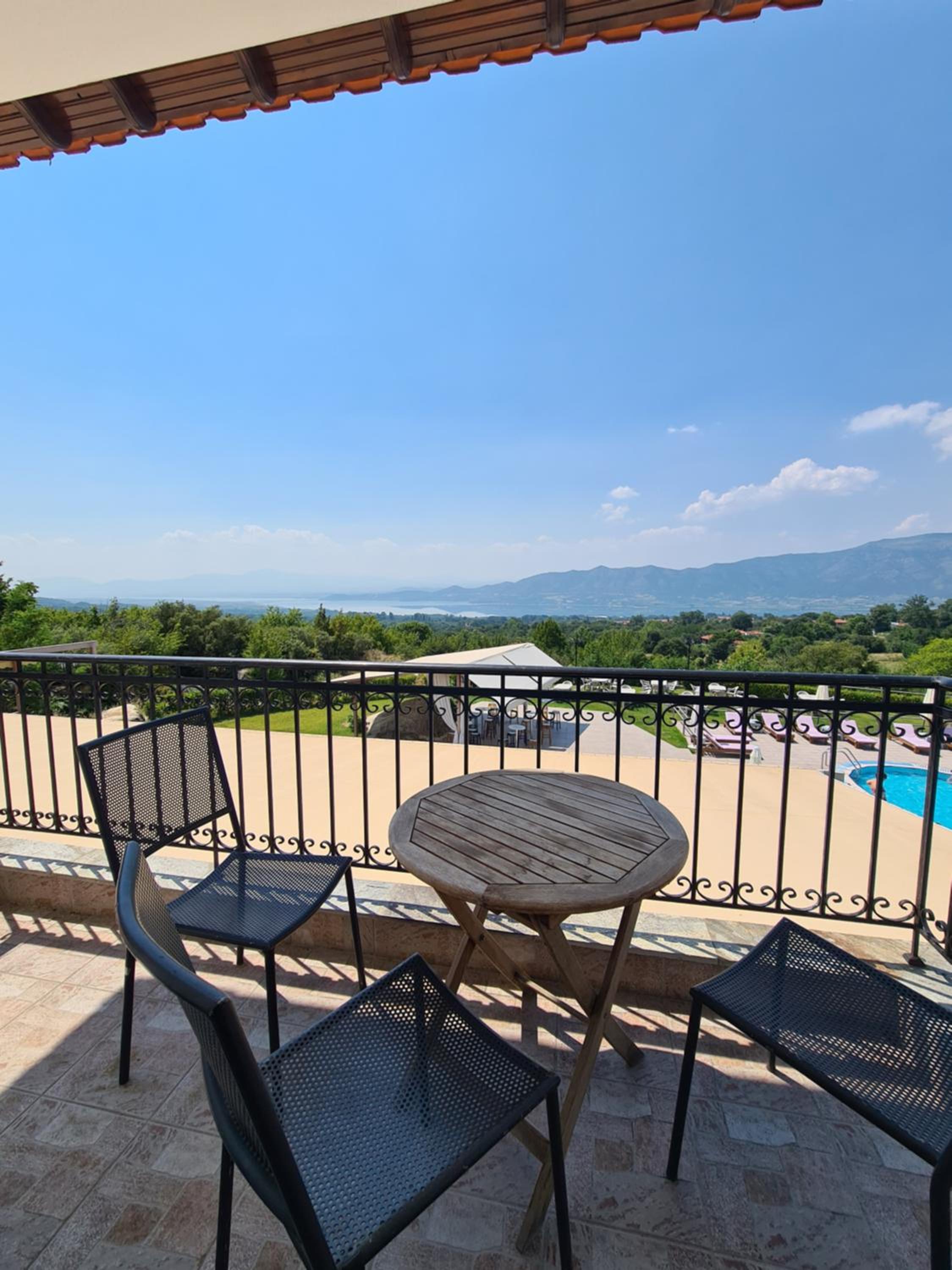 Triple Room with Lake View - Photo 2
