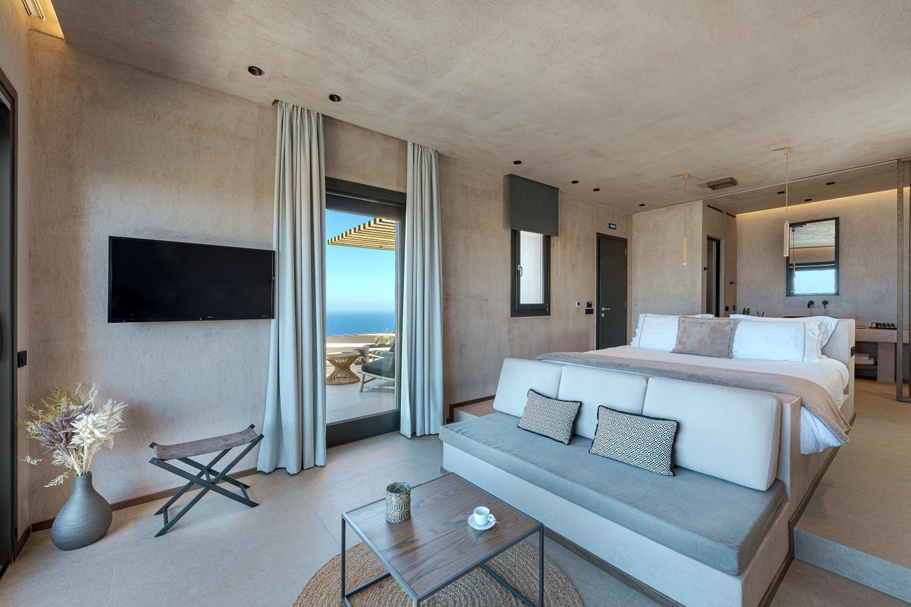 Bird's Eye Suite with Private Pool photo 3