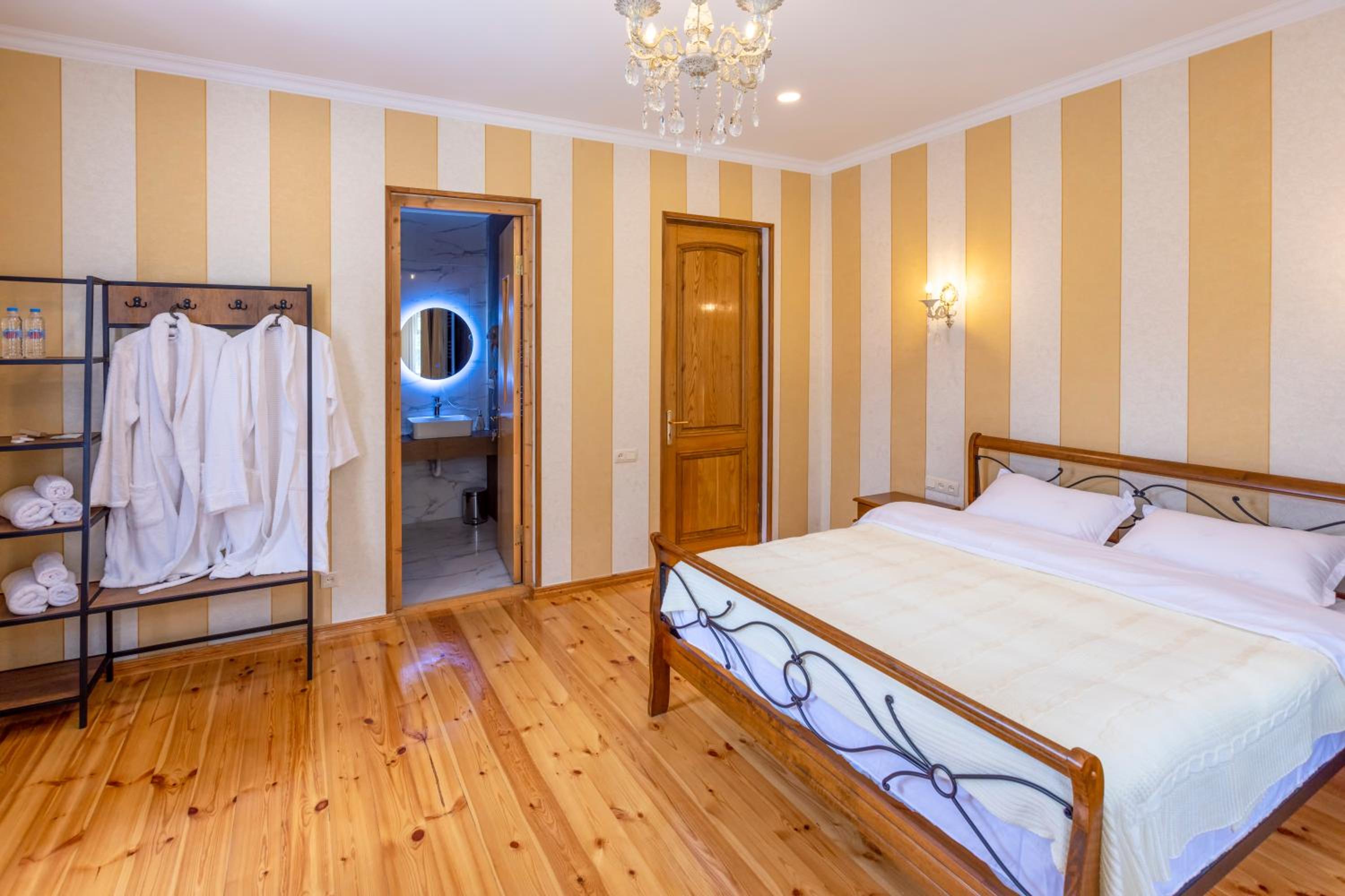 Deluxe Double Room with Shower