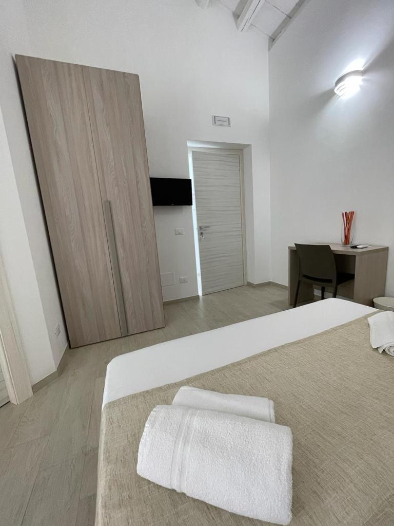Deluxe Room - Photo 9
