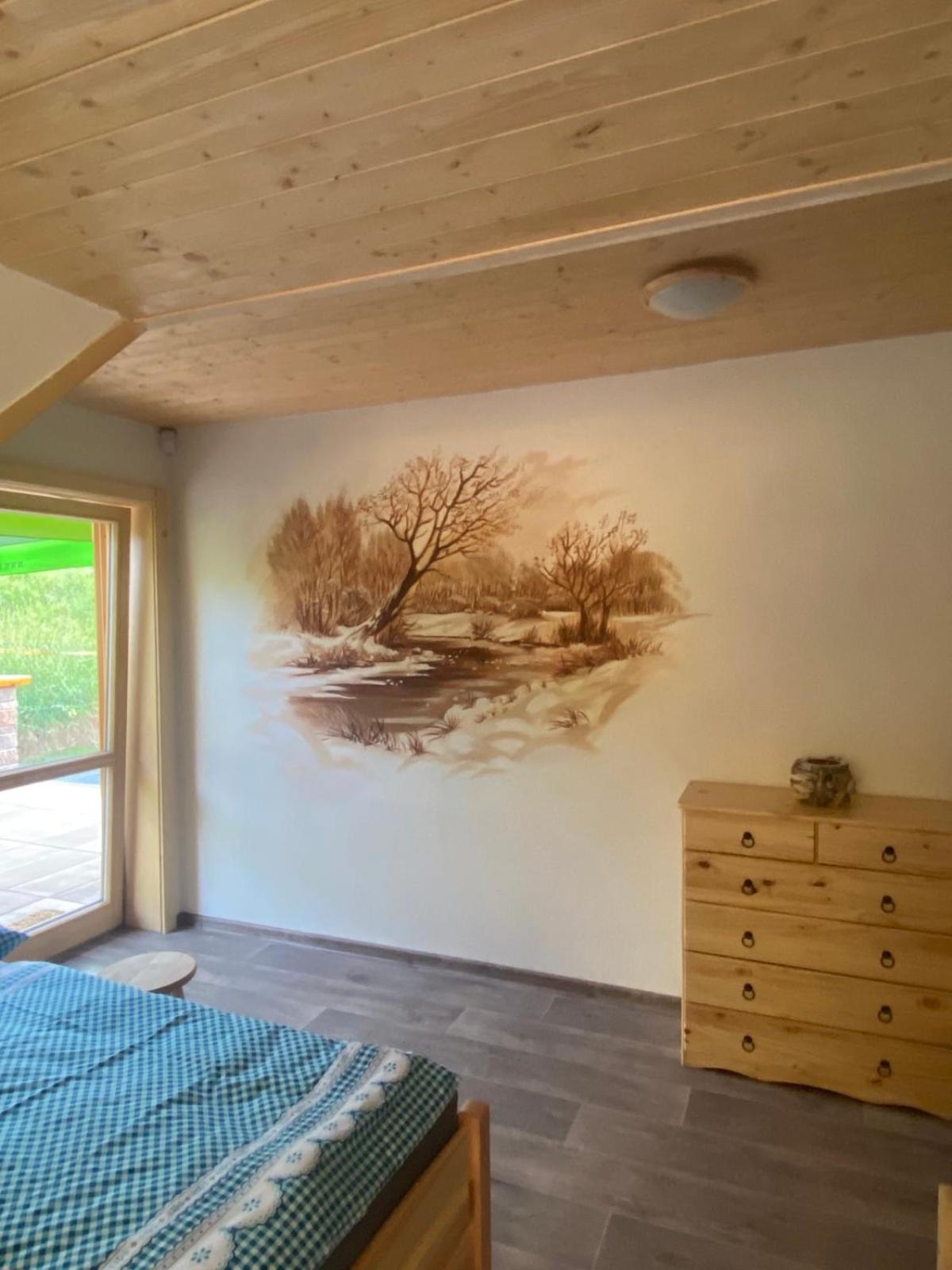 Six-Bedroom House photo 1