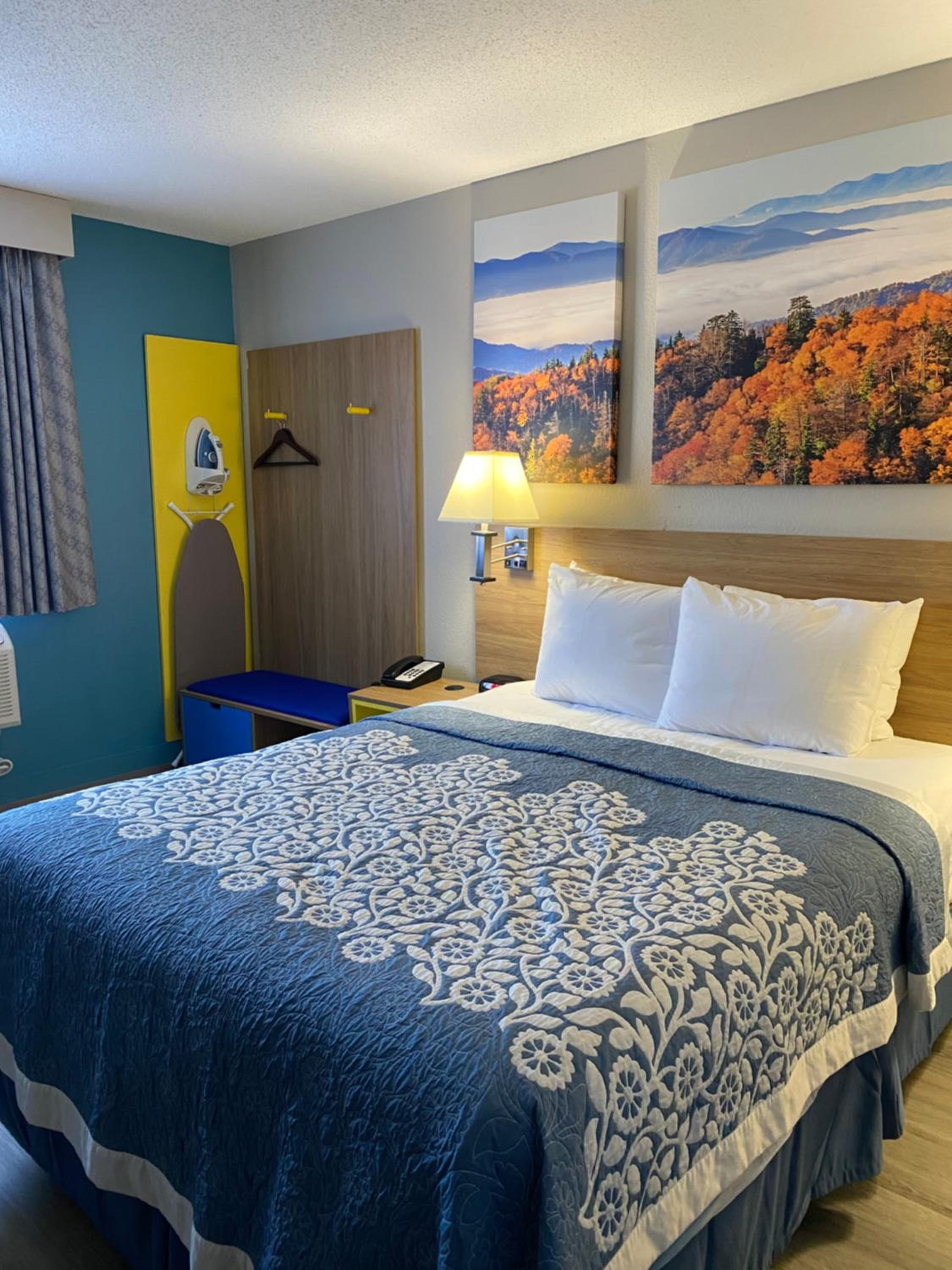 Standard Room with King Bed - Disability Access/Non-Smoking photo 3