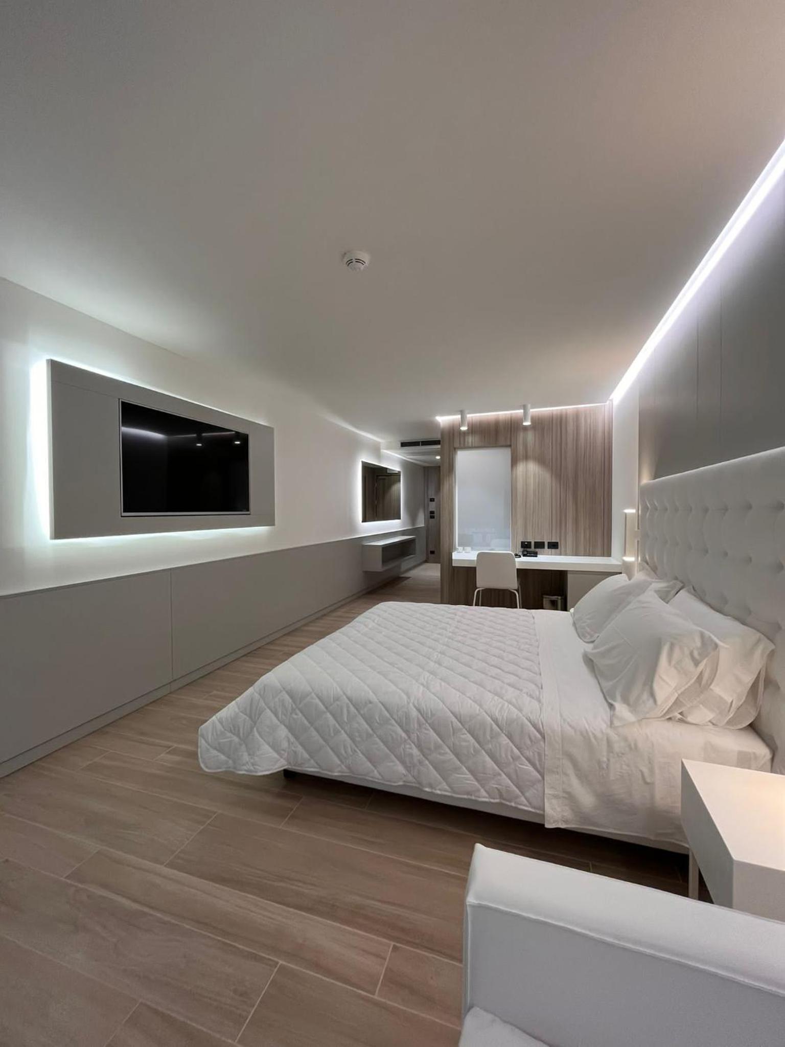 Deluxe Double Room with Sea View - Photo 1