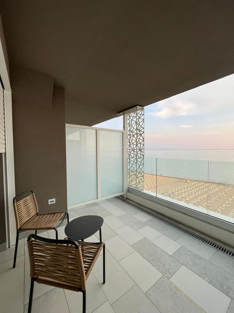 Deluxe Double Room with Sea View - Photo 2