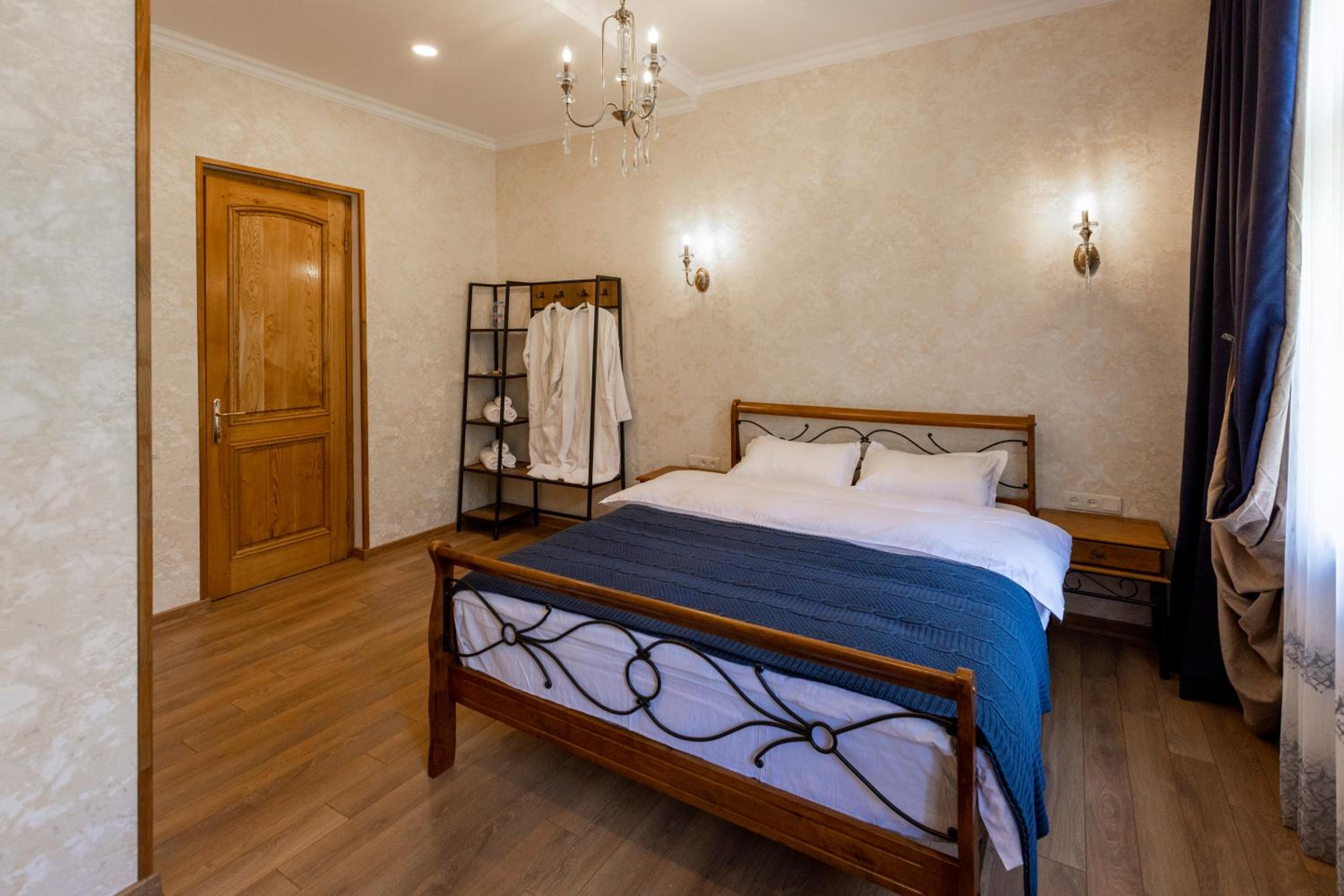 Deluxe Double Room with Shower