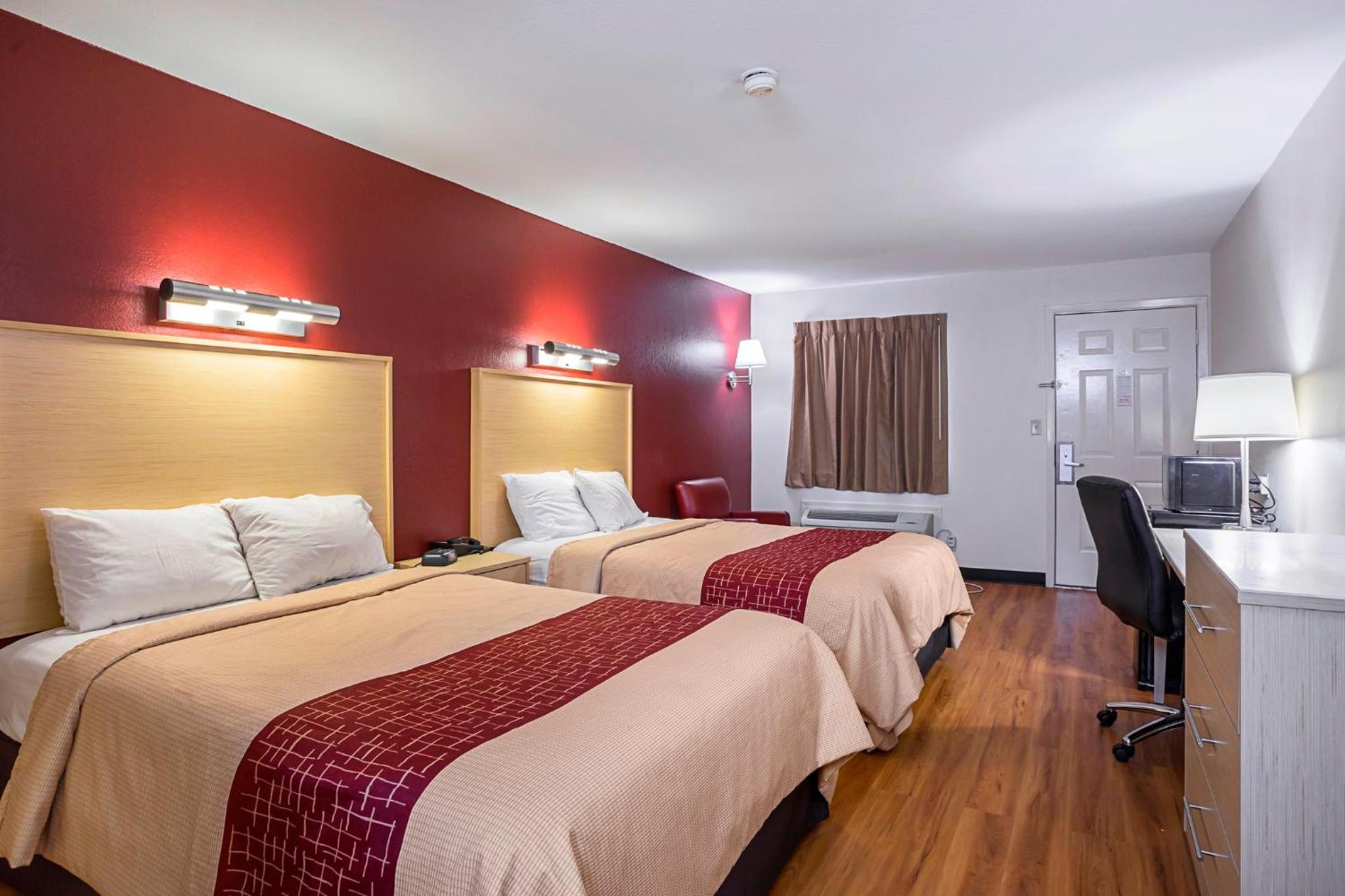 Standard Room with Two Double Beds Non-Smoking - Photo 3
